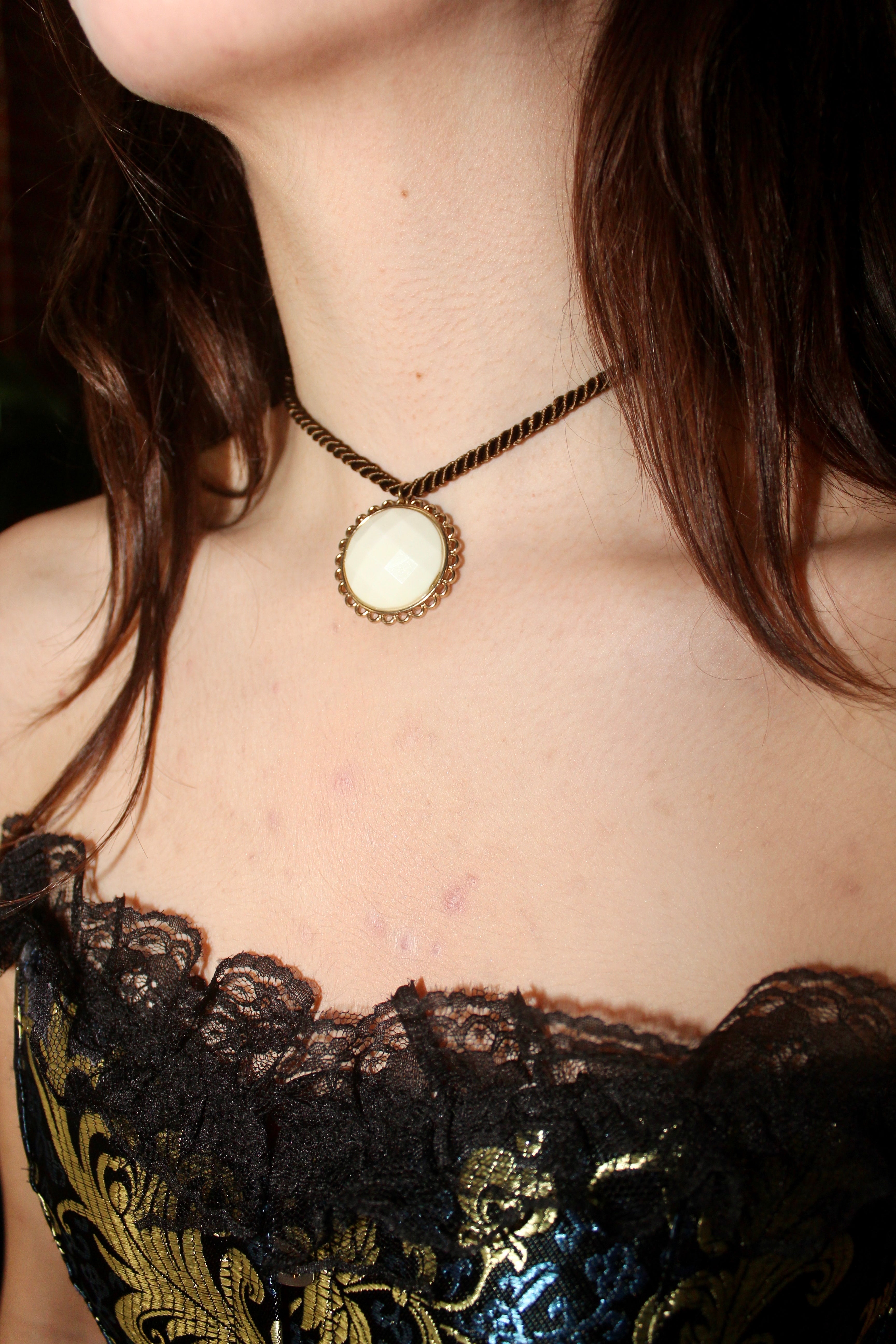 Retro Ivory Pendant Rope Choker