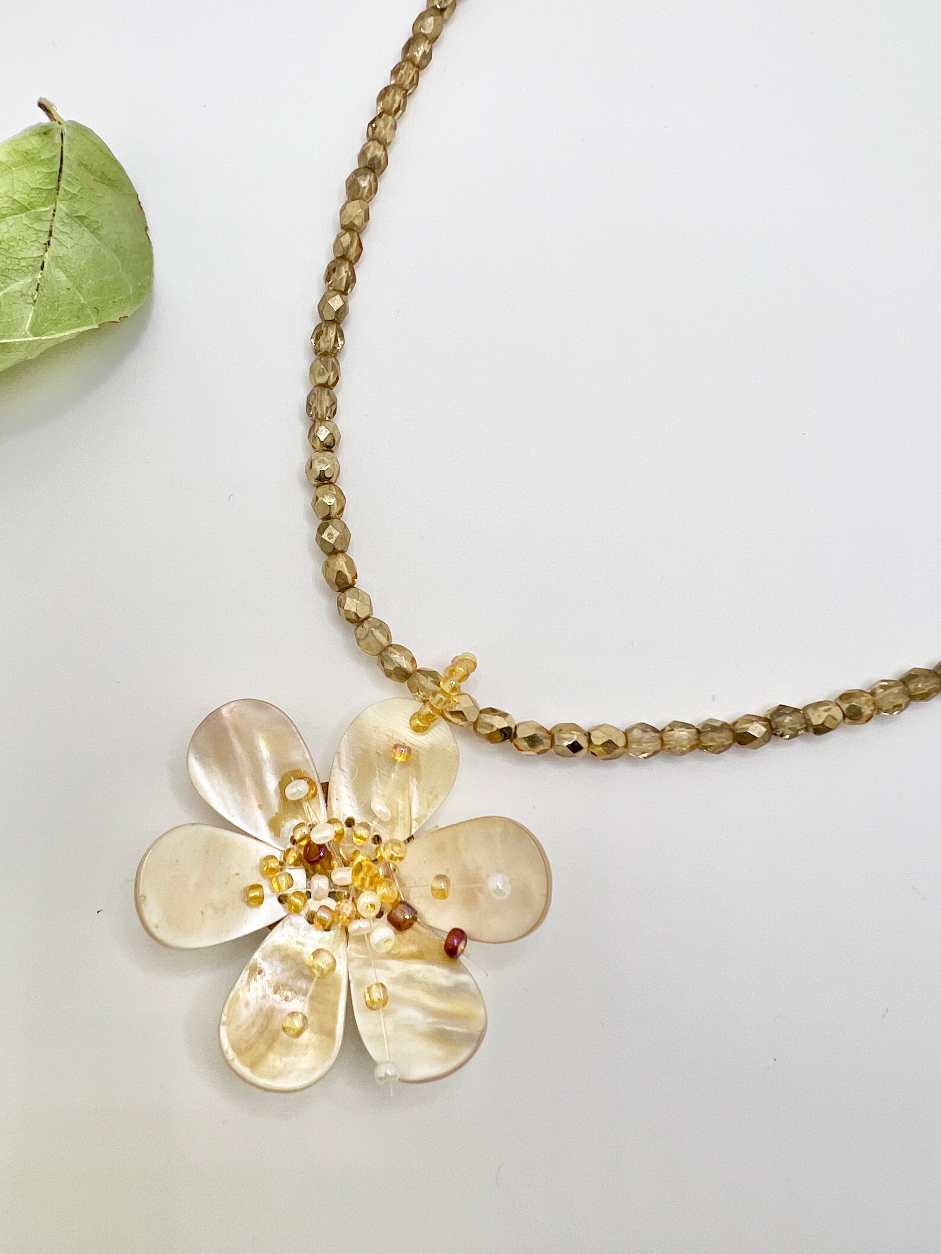 Dainty Floral Pendant Necklace