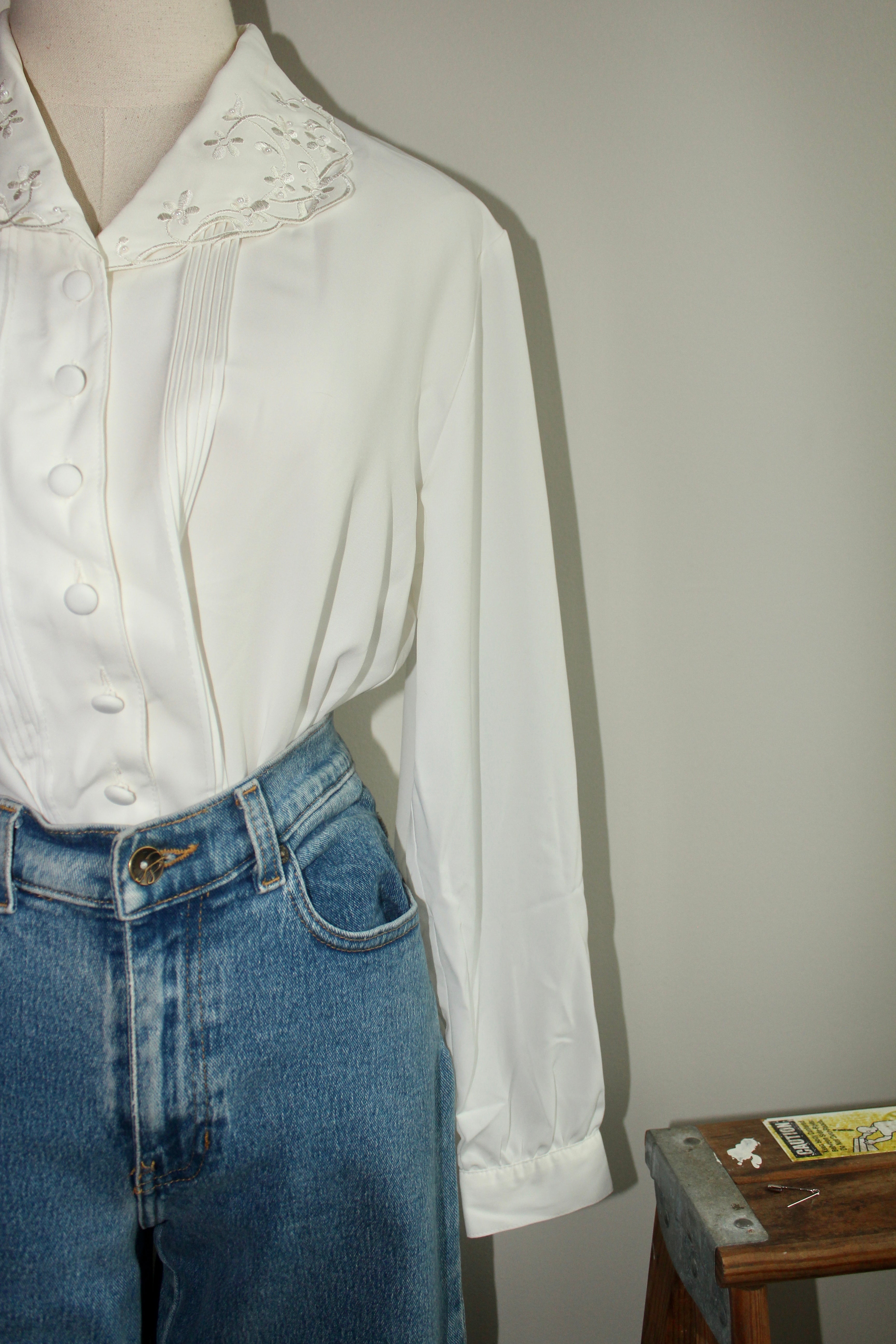 Vintage 90s Dainty Ivory Button Up (M)