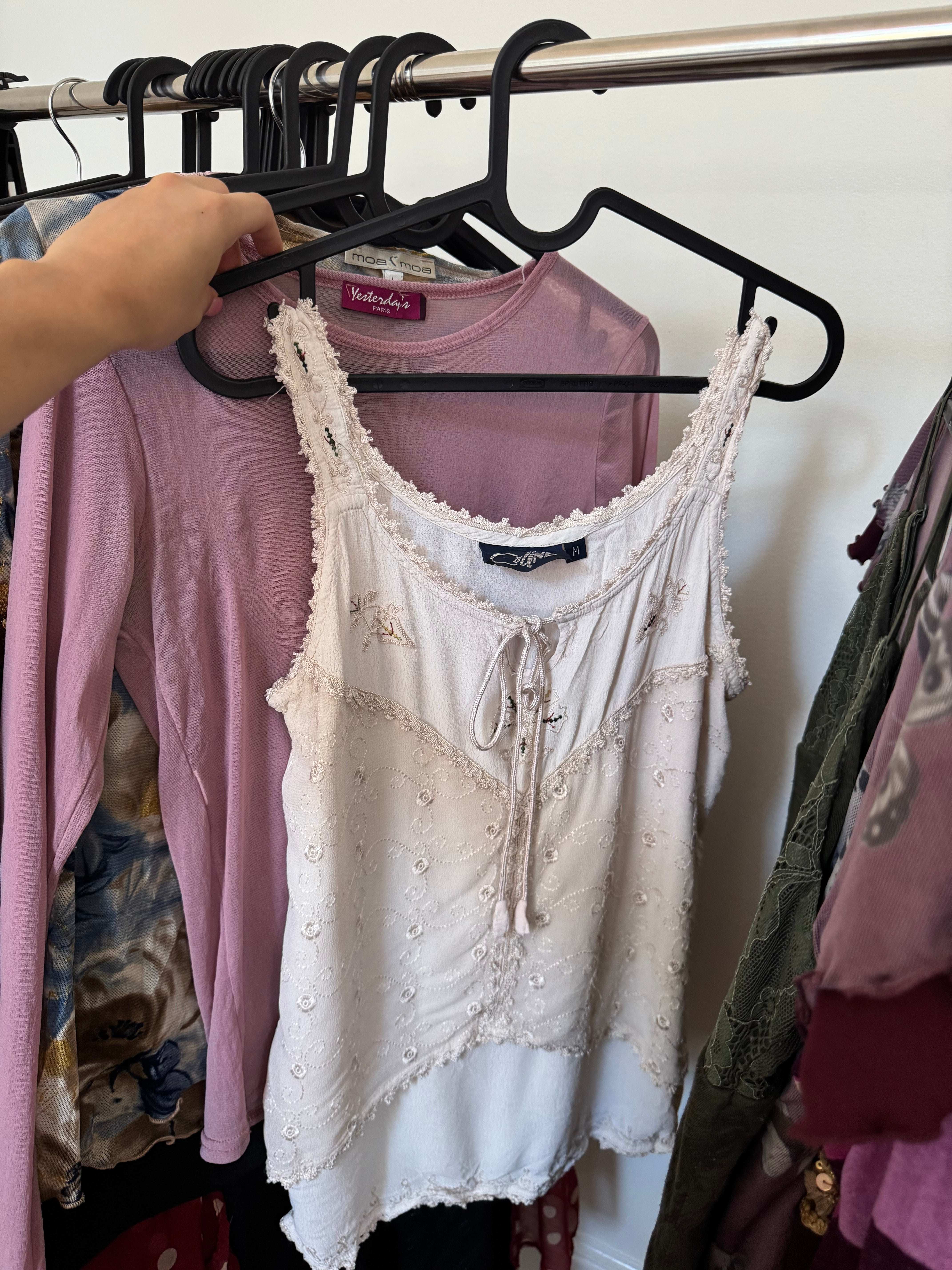 Vintage 90s Embroidered Boho Top (M)