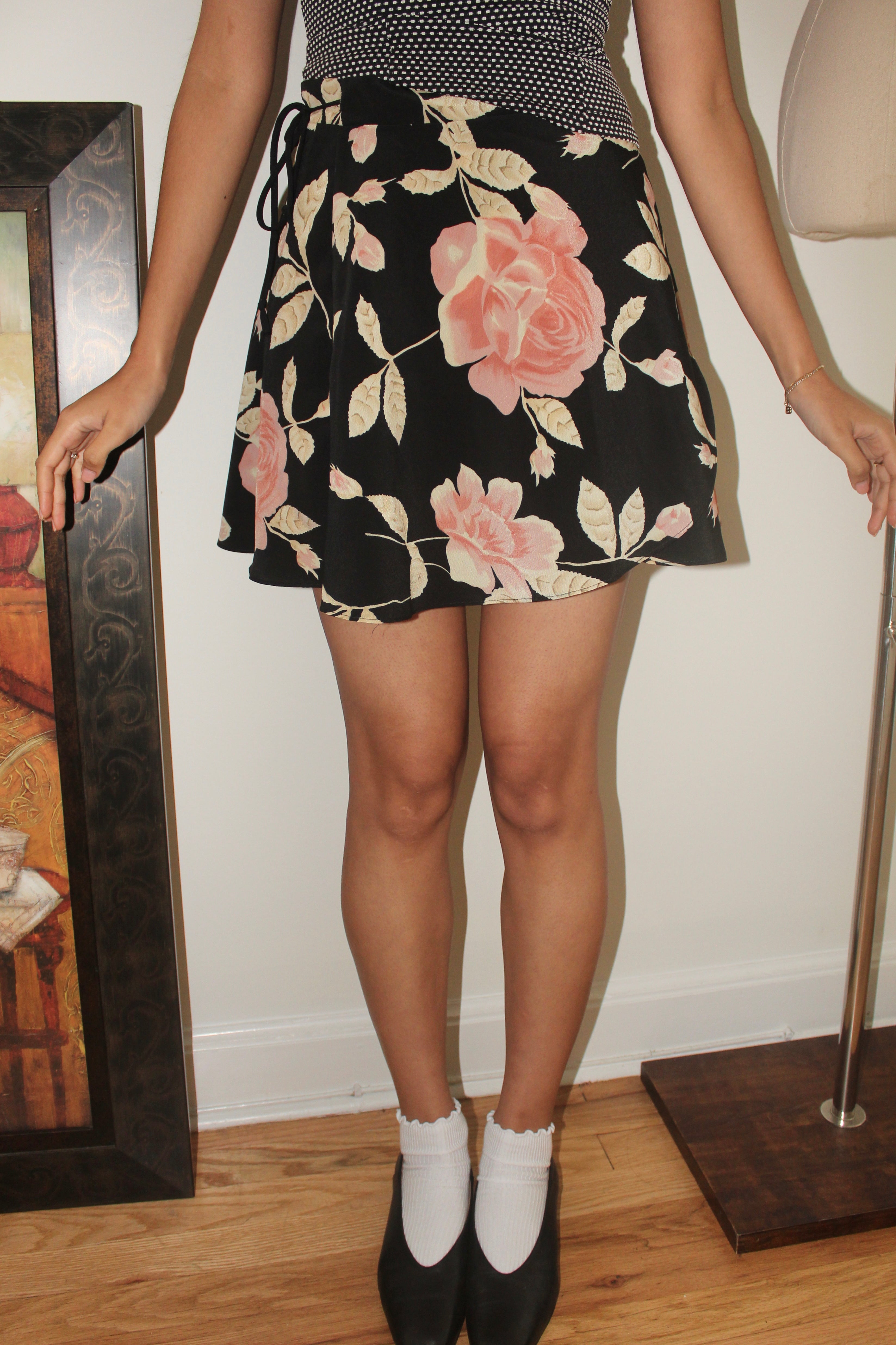 Vintage 90s Dainty Floral Wrap Mini Skirt (S)