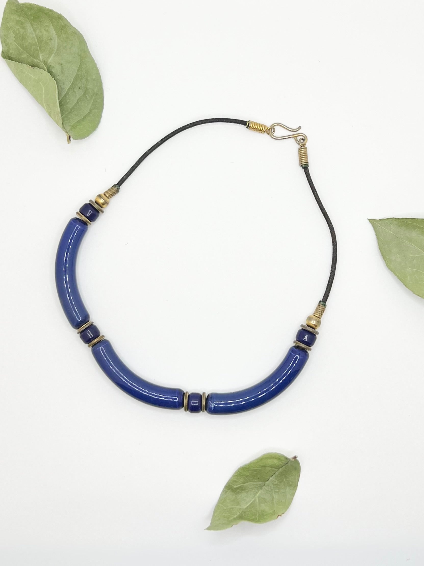 Structured Cobalt Choker