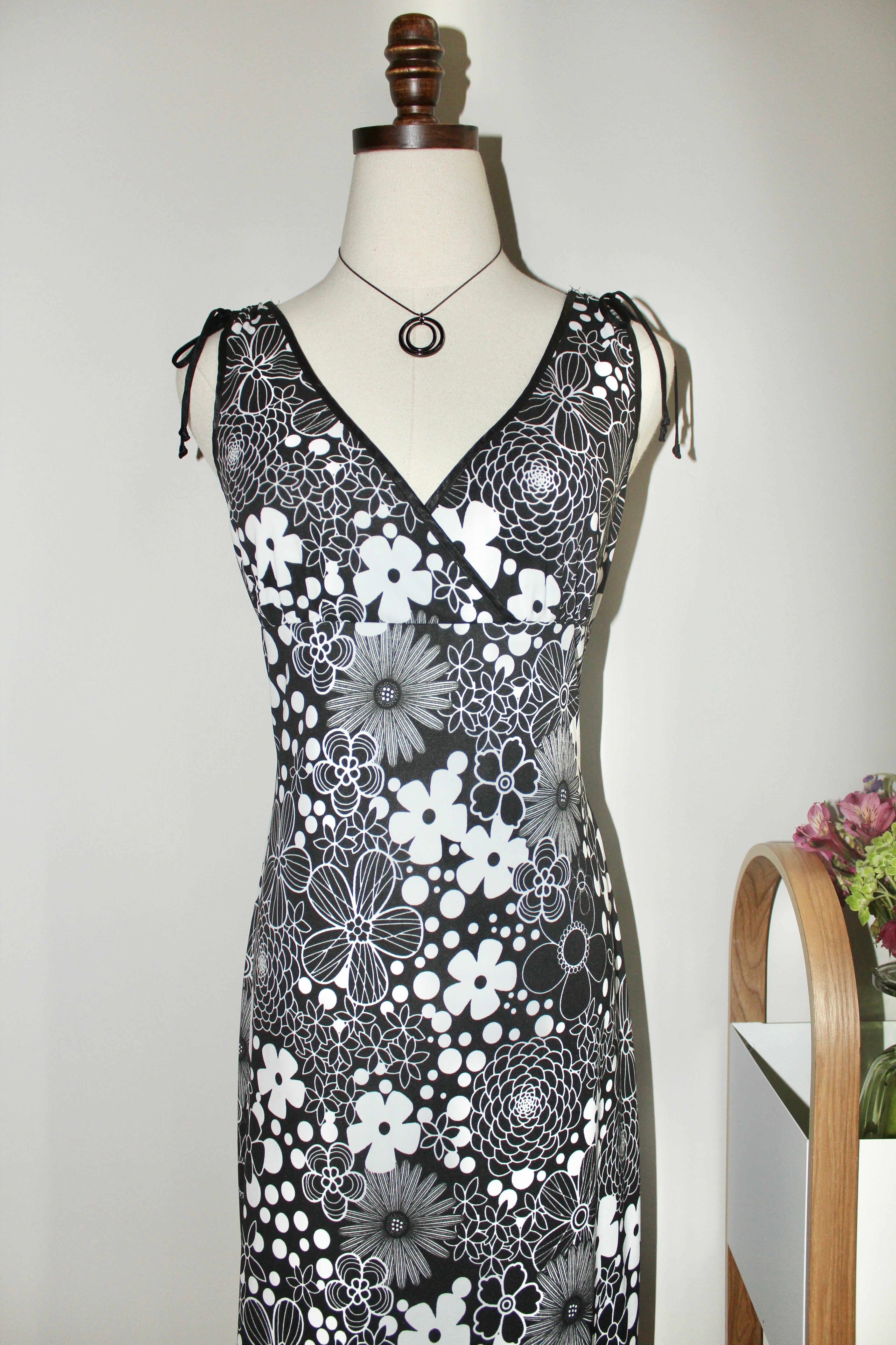 Vintage 90s Floral Greyscale Midi Dress (M)