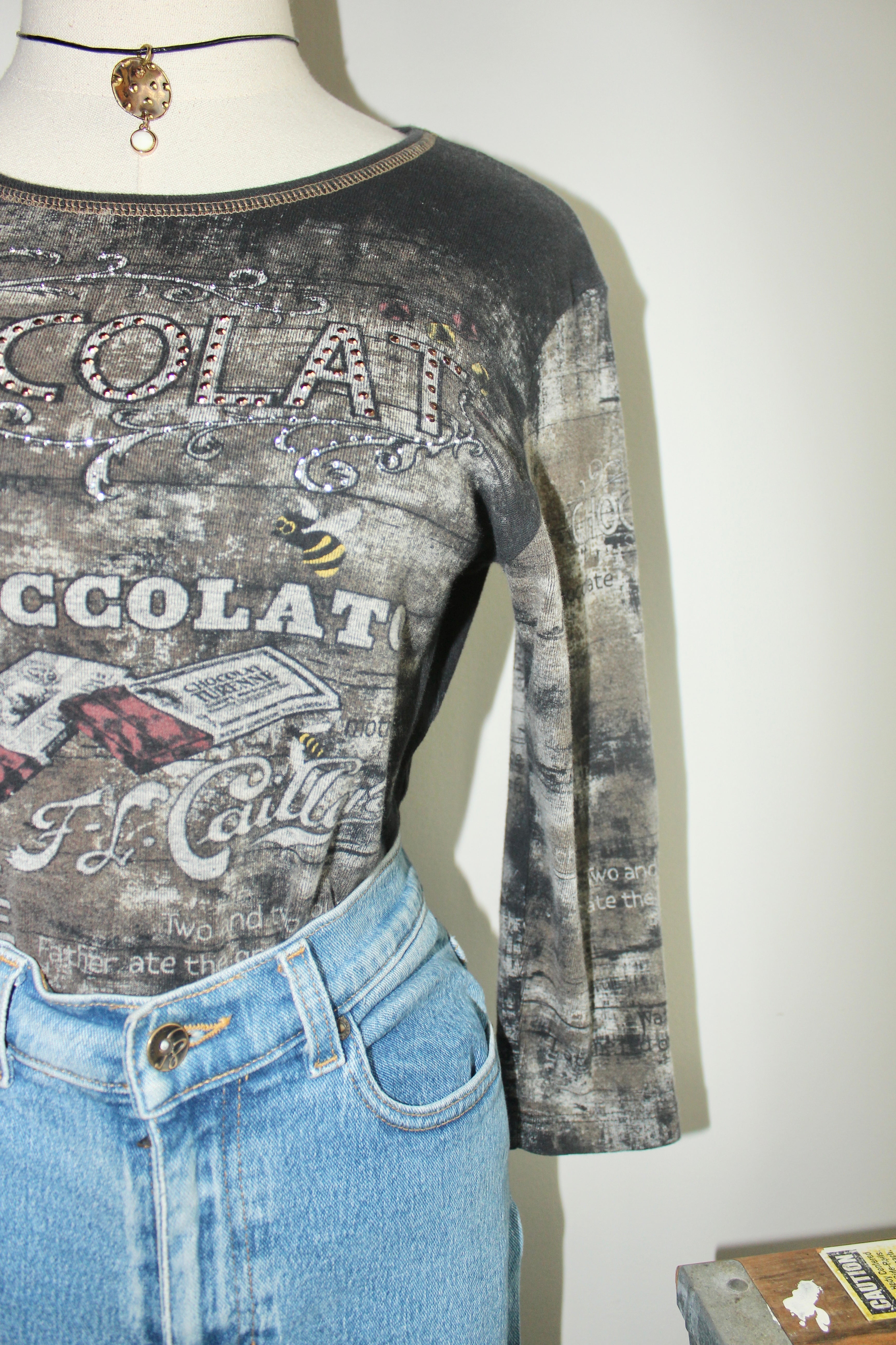 Vintage Y2K 'Chocolate' Graphic Long Sleeve (M)