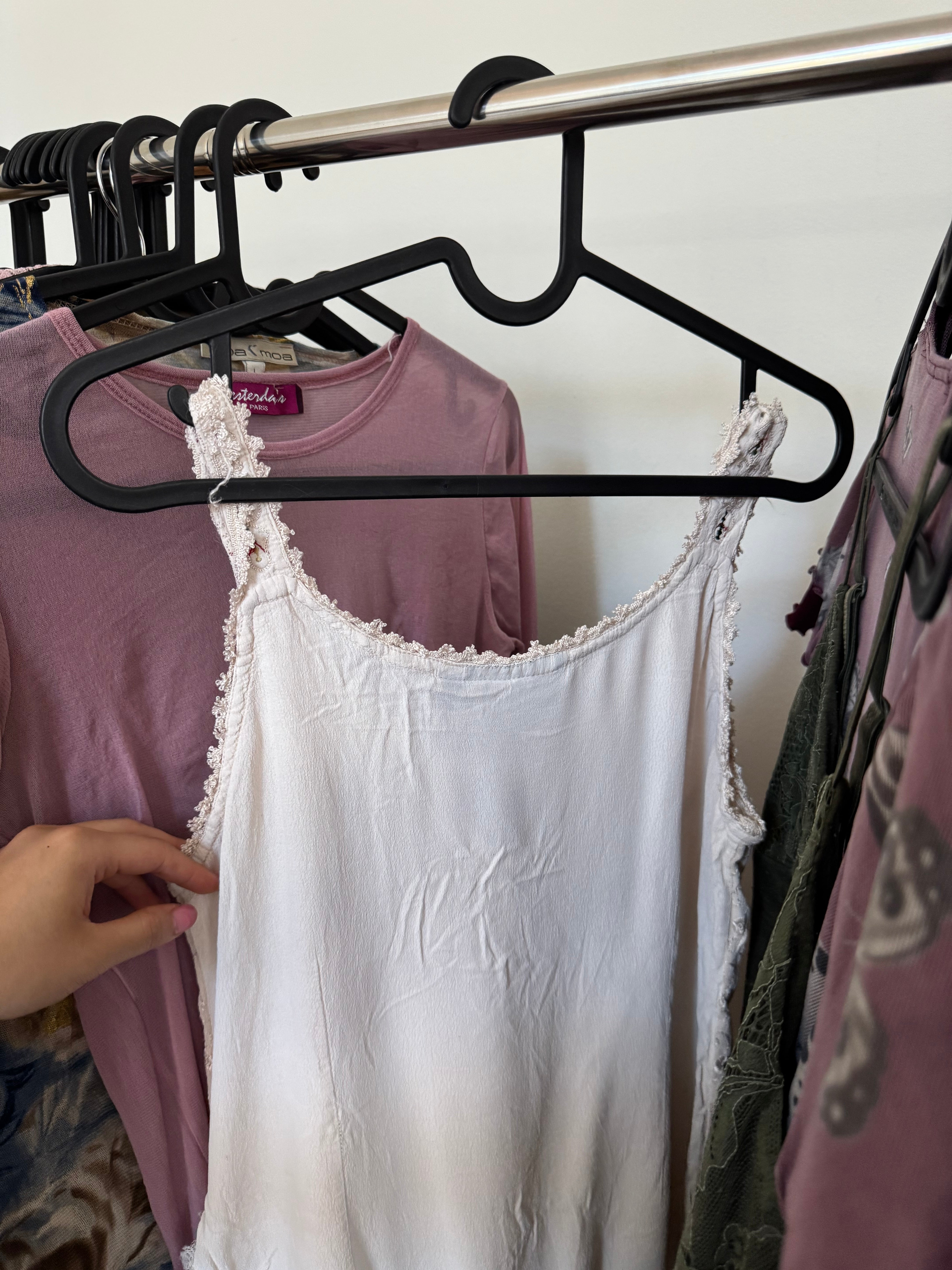 Vintage 90s Embroidered Boho Top (M)