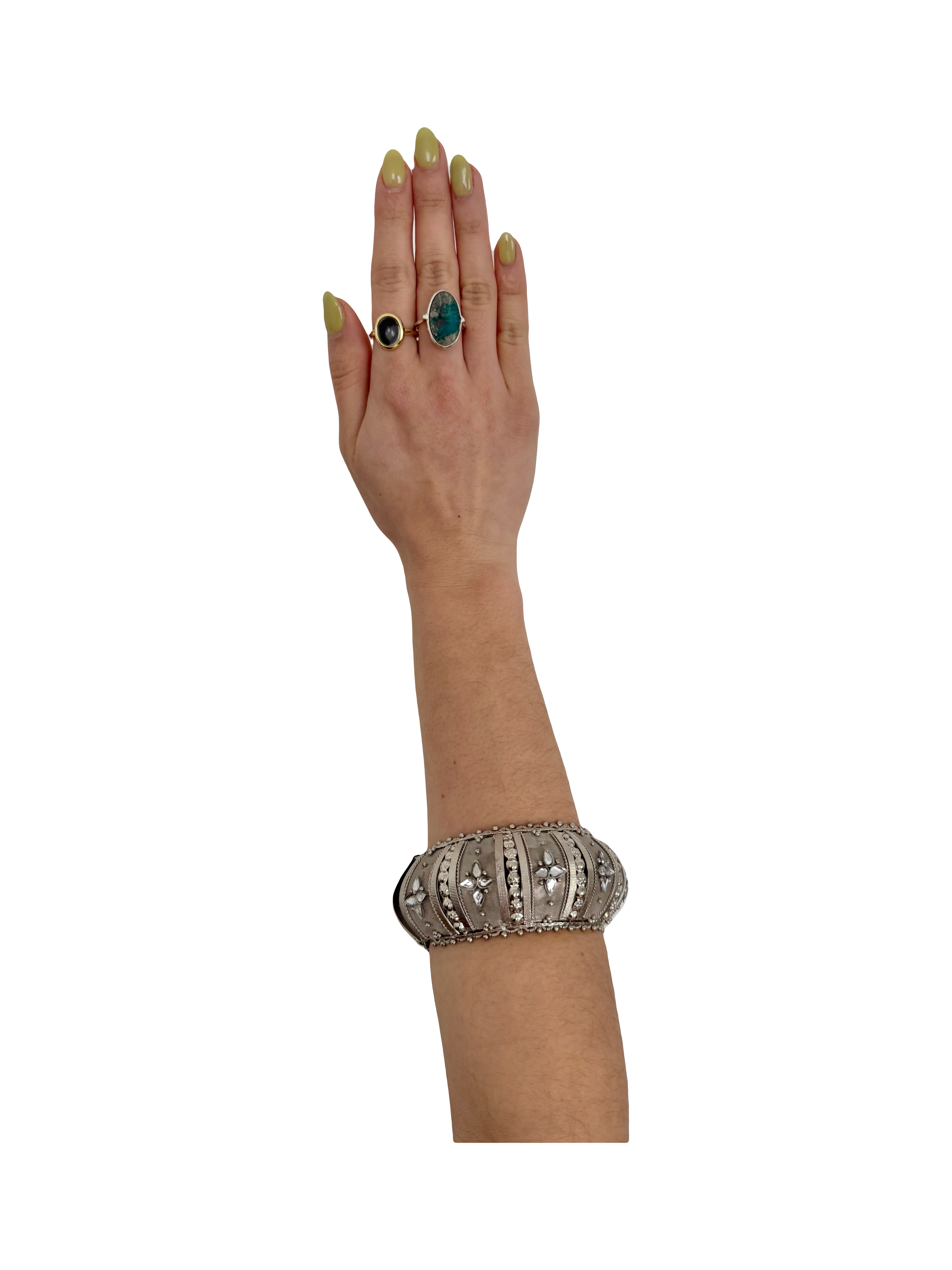 Stillwhisper Relics Cuff
