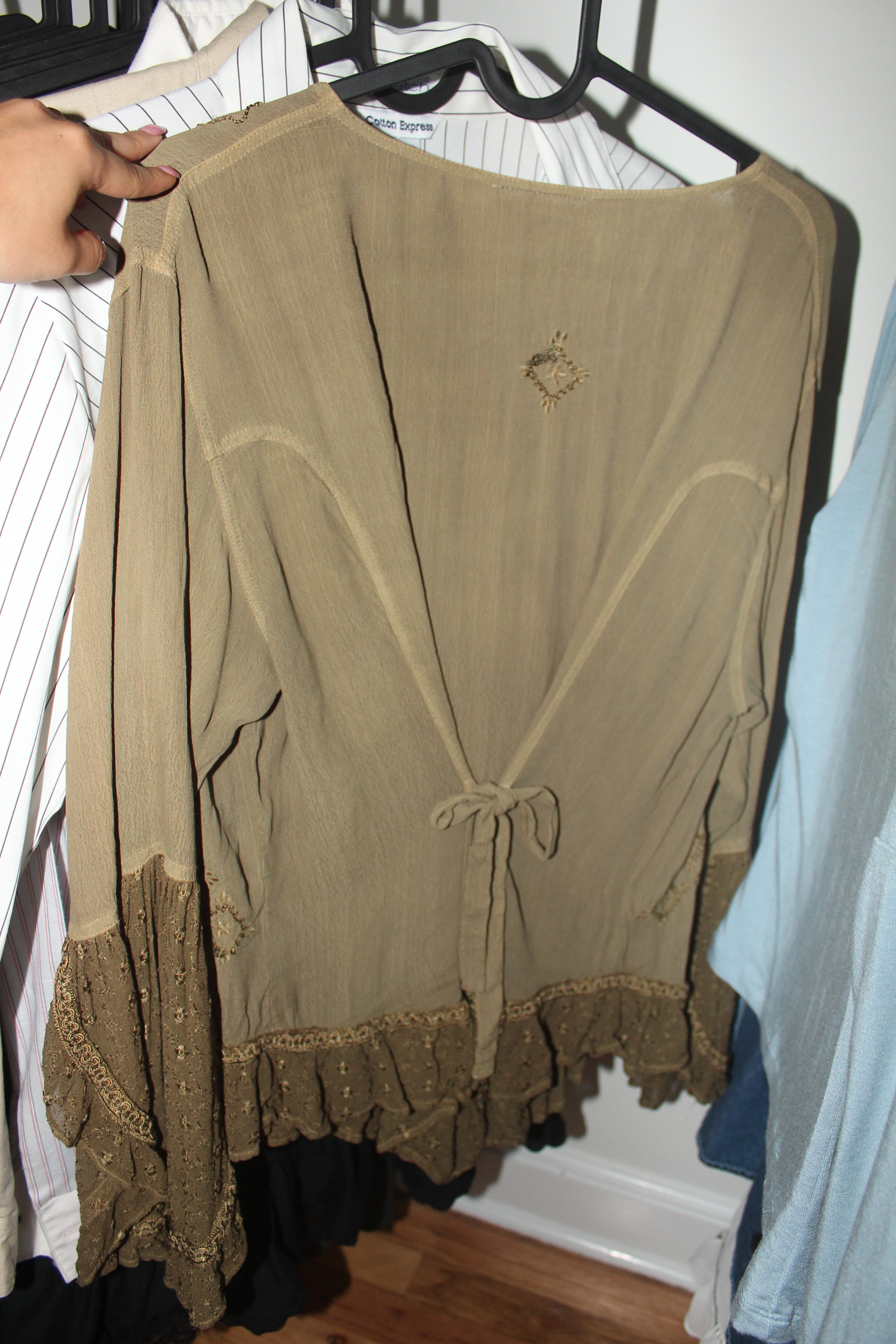 Vintage 90s Embroidered Tie Back Boho Blouse (M/L)
