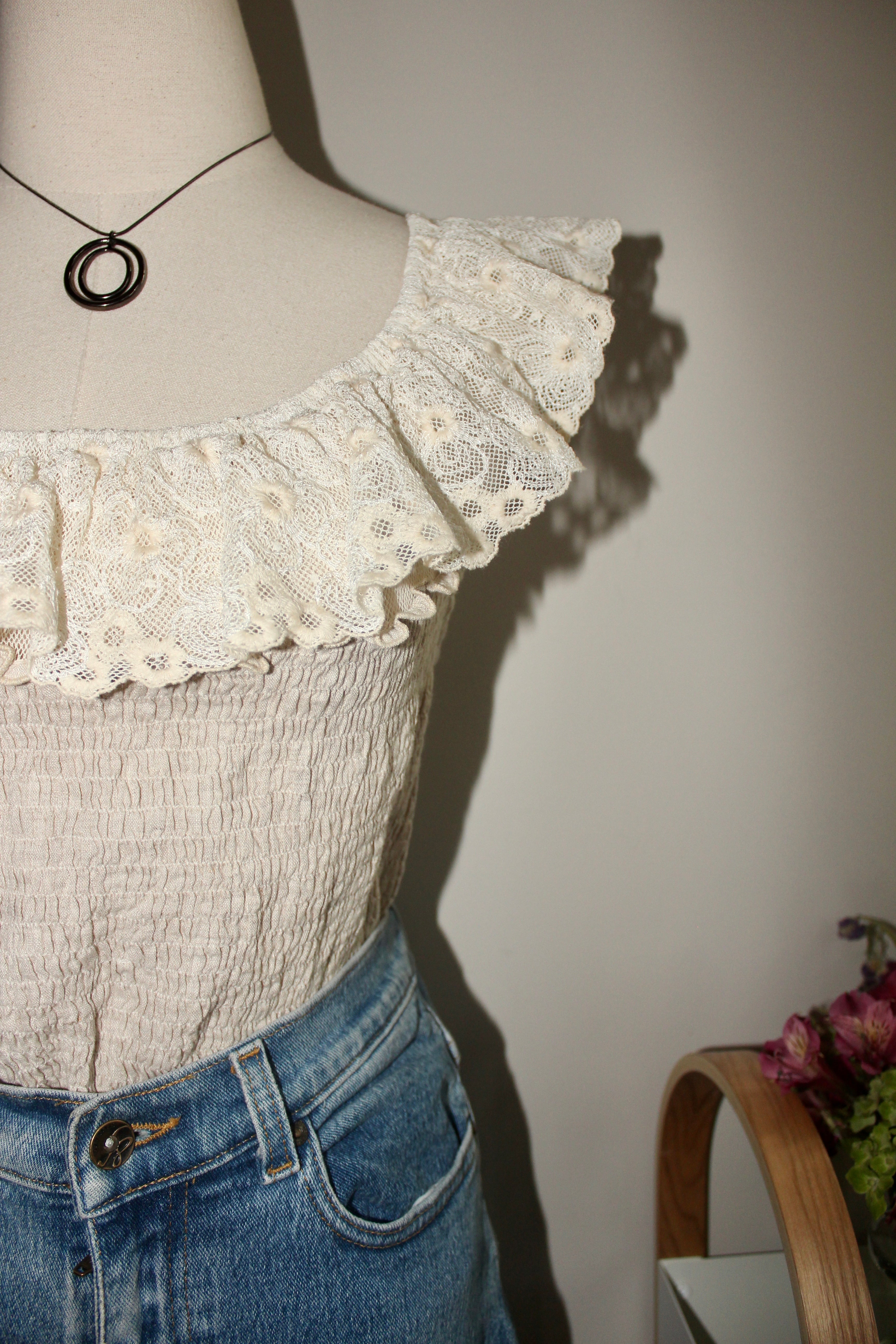 Vintage Dainty Eyelet Flutter Linen Knit Top (S-M)