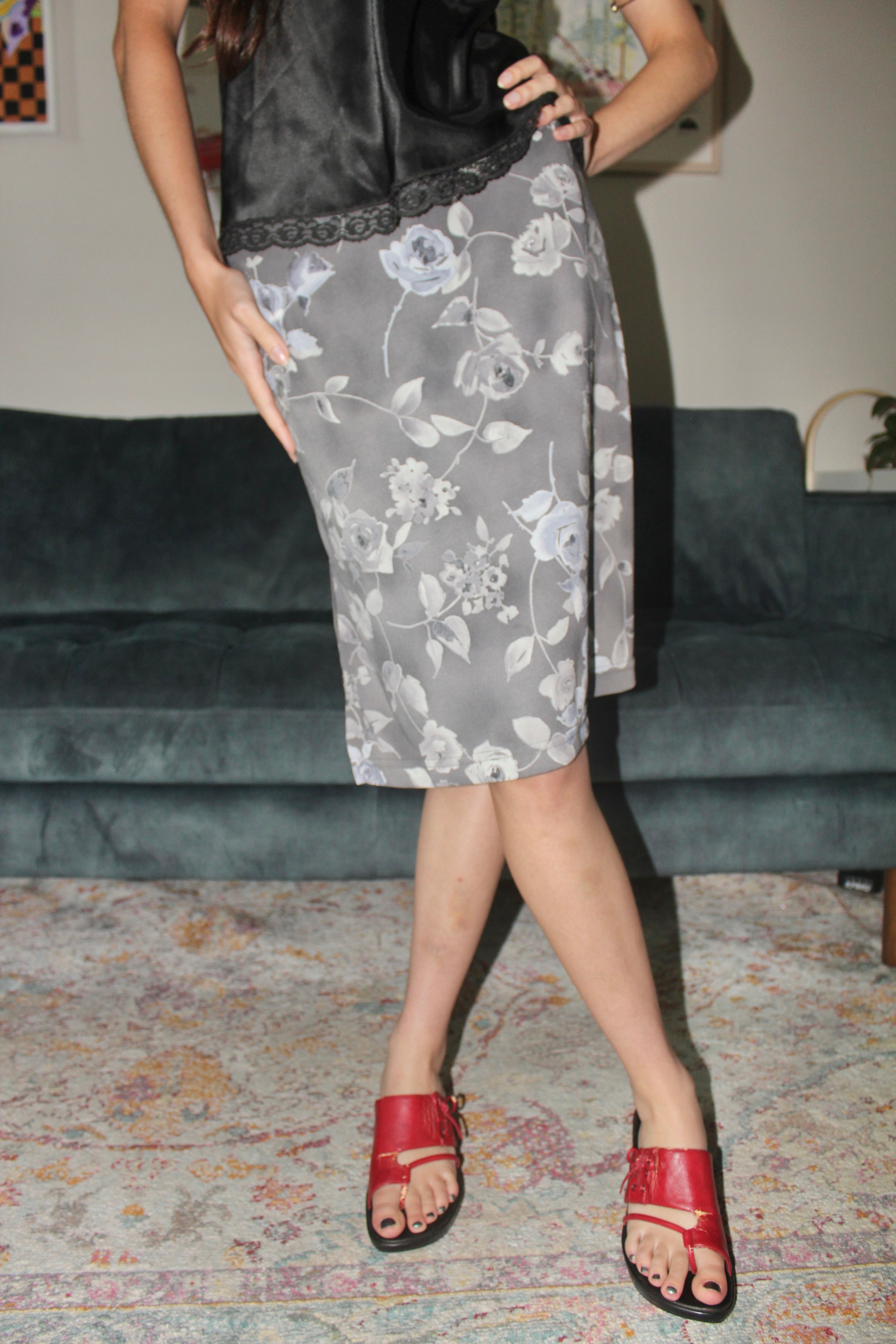 Vintage 90s Greyscale Floral Midi Skirt (S/M)