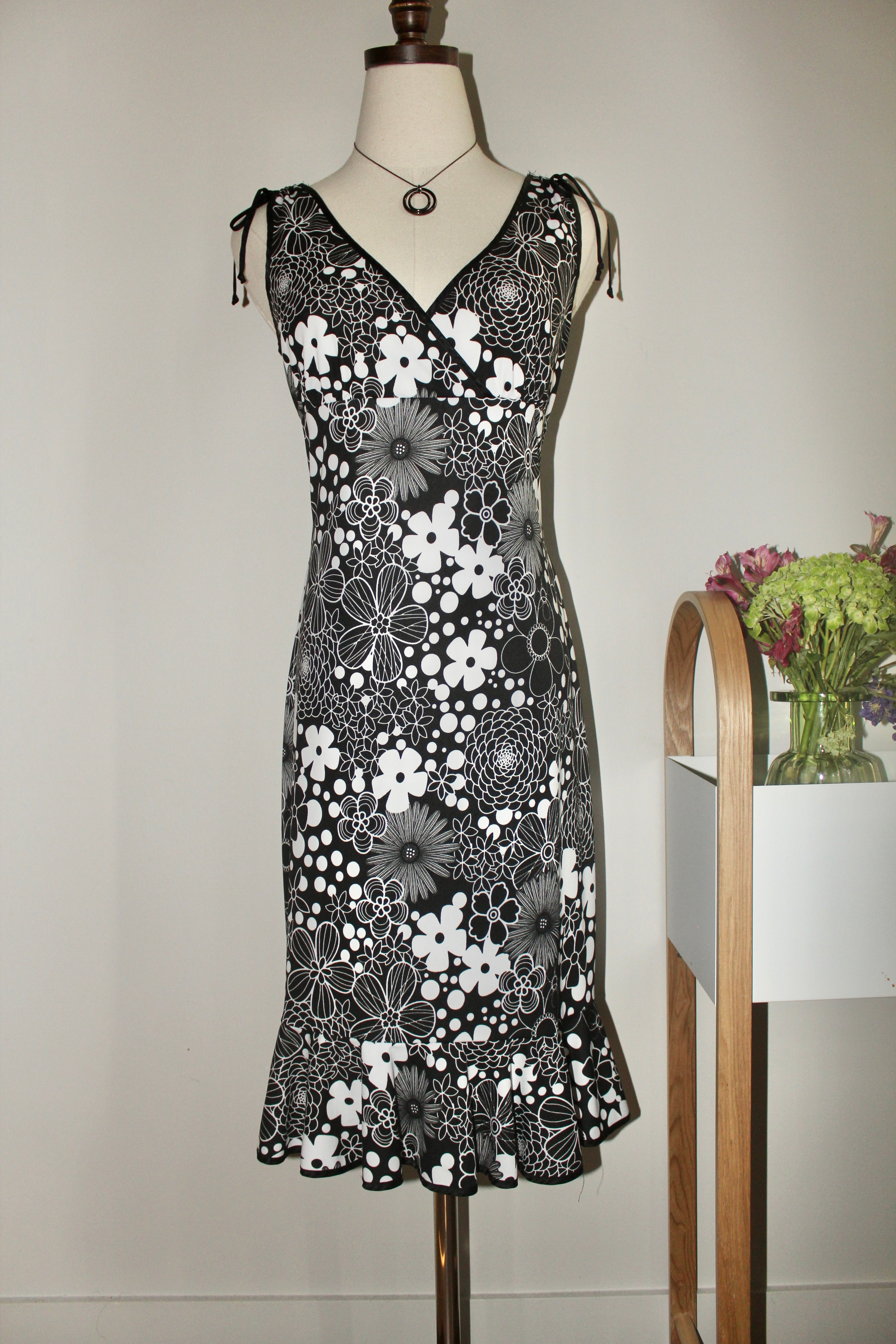 Vintage 90s Floral Greyscale Midi Dress (M)