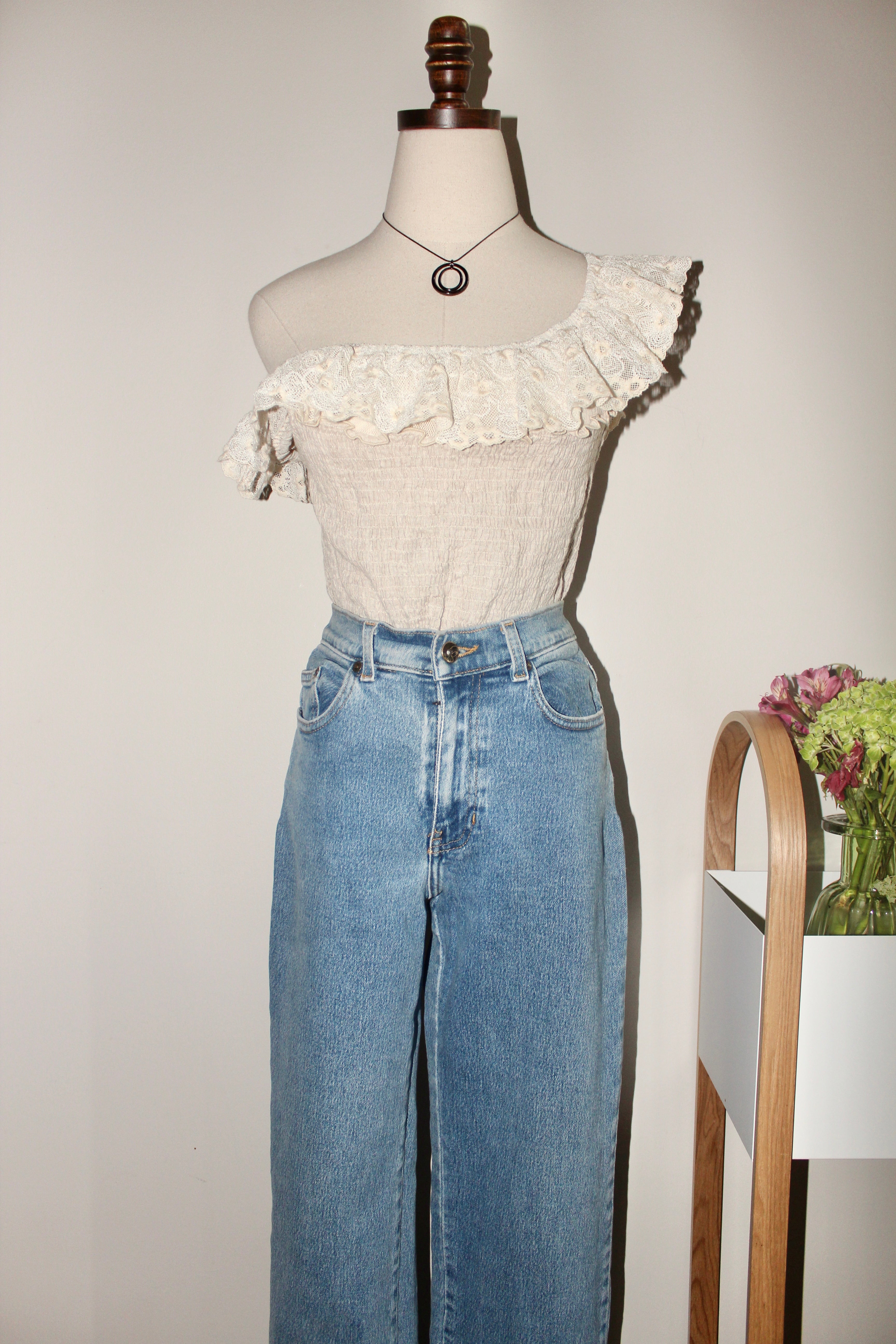 Vintage Dainty Eyelet Flutter Linen Knit Top (S-M)