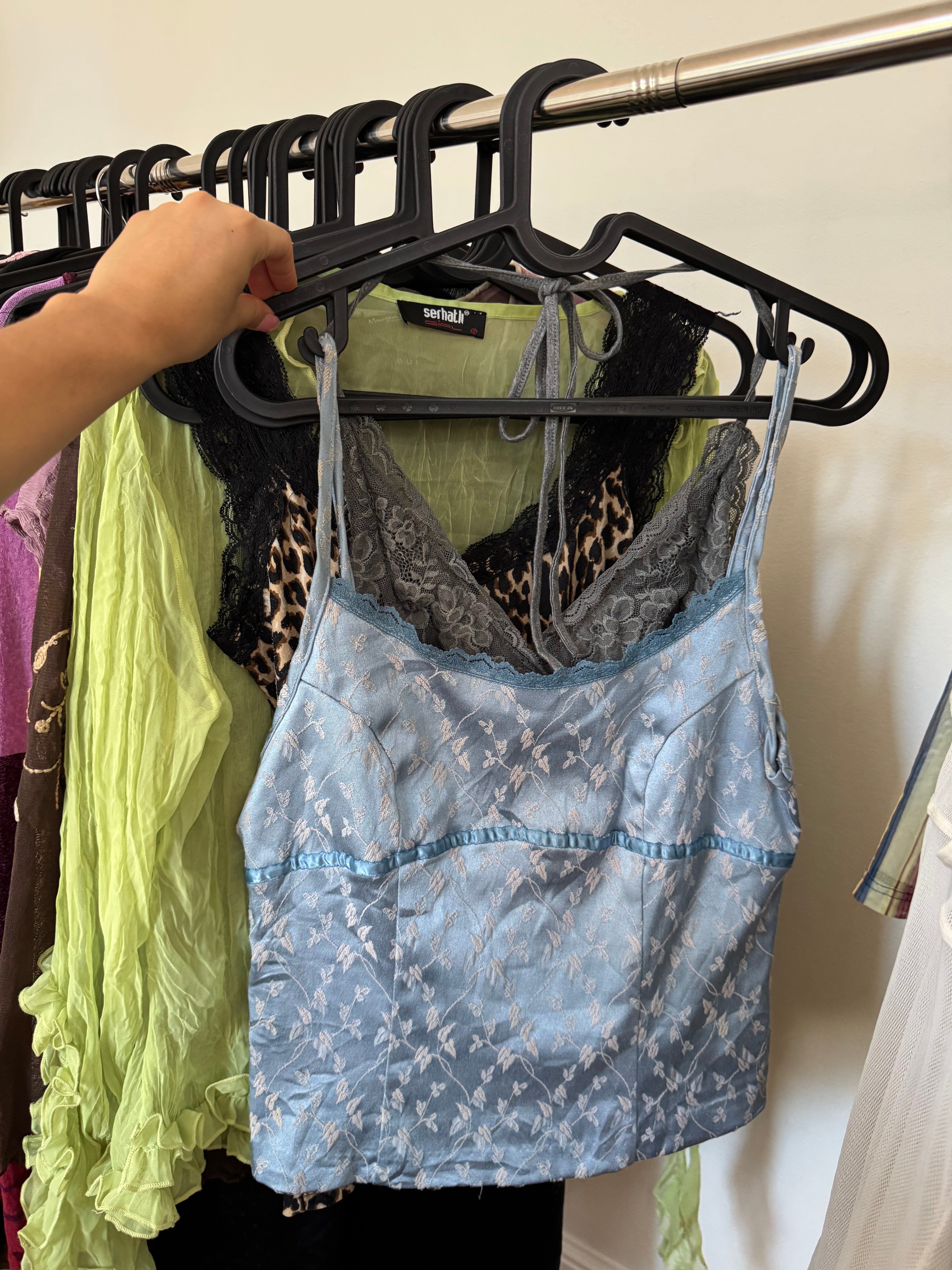 Vintage 90s Dainty Floral Embossed Cami (M)