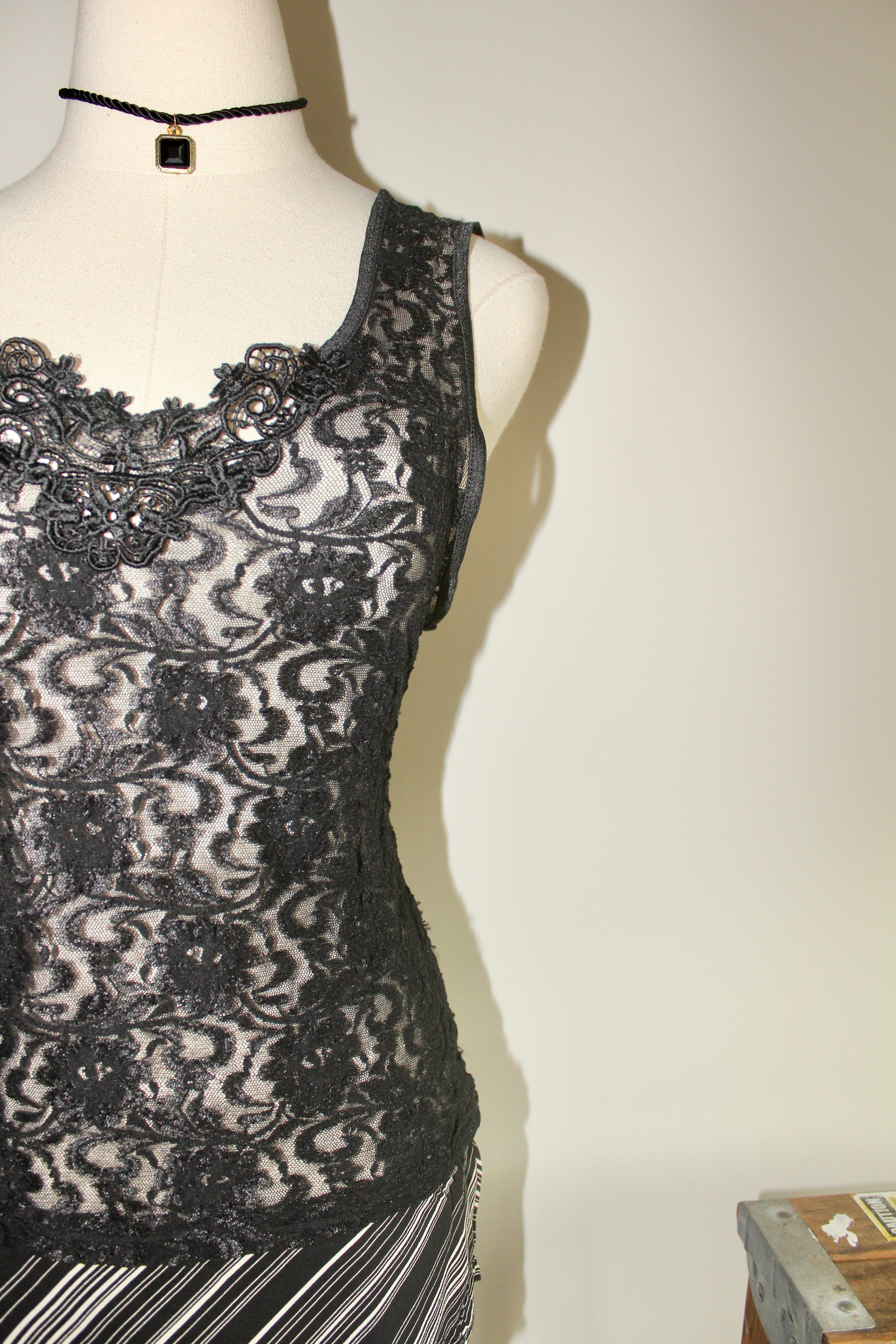 Vintage 90s Dainty Sheer Lace Top (S-M)