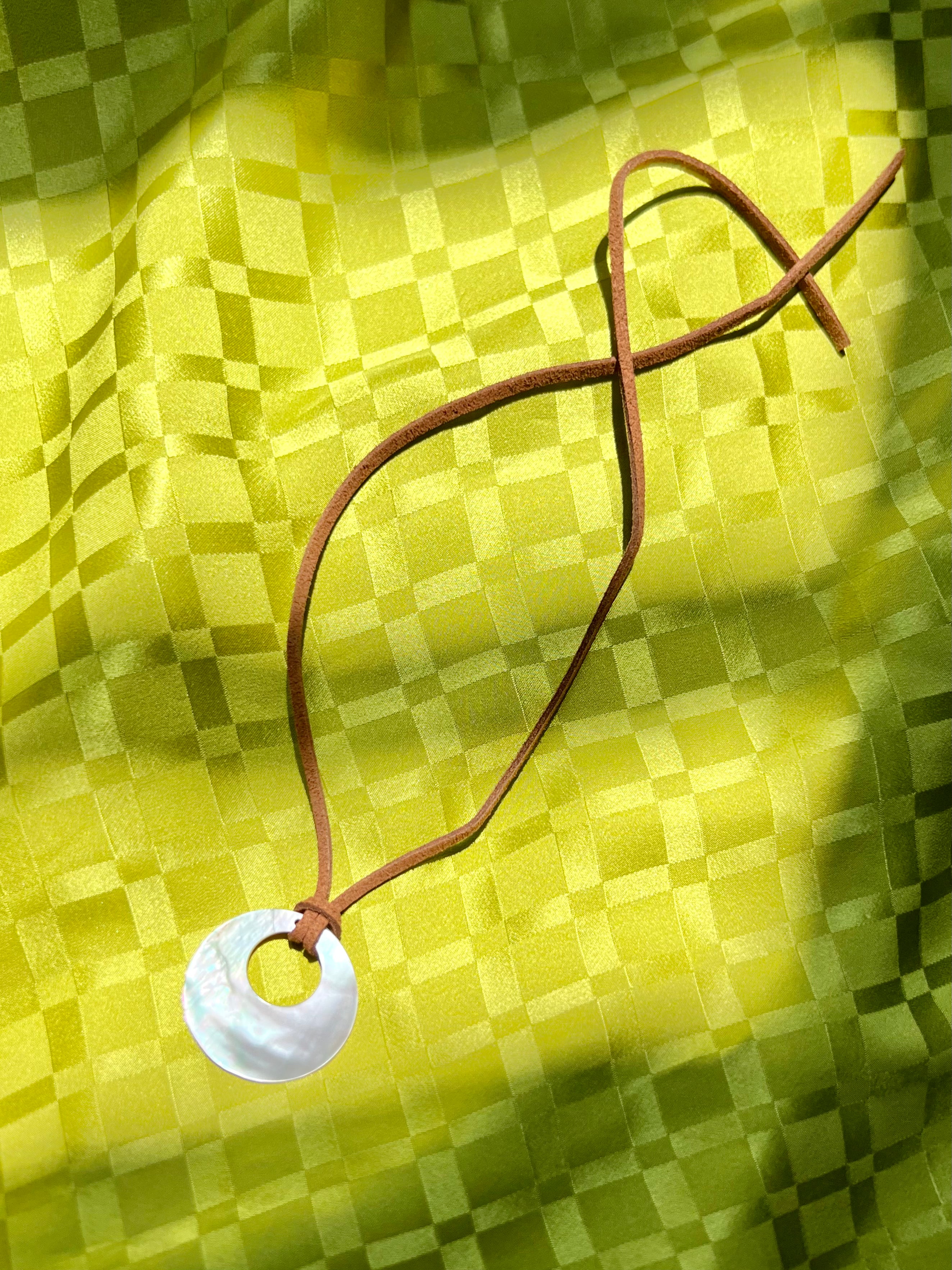 Shell Pendant Leather Choker
