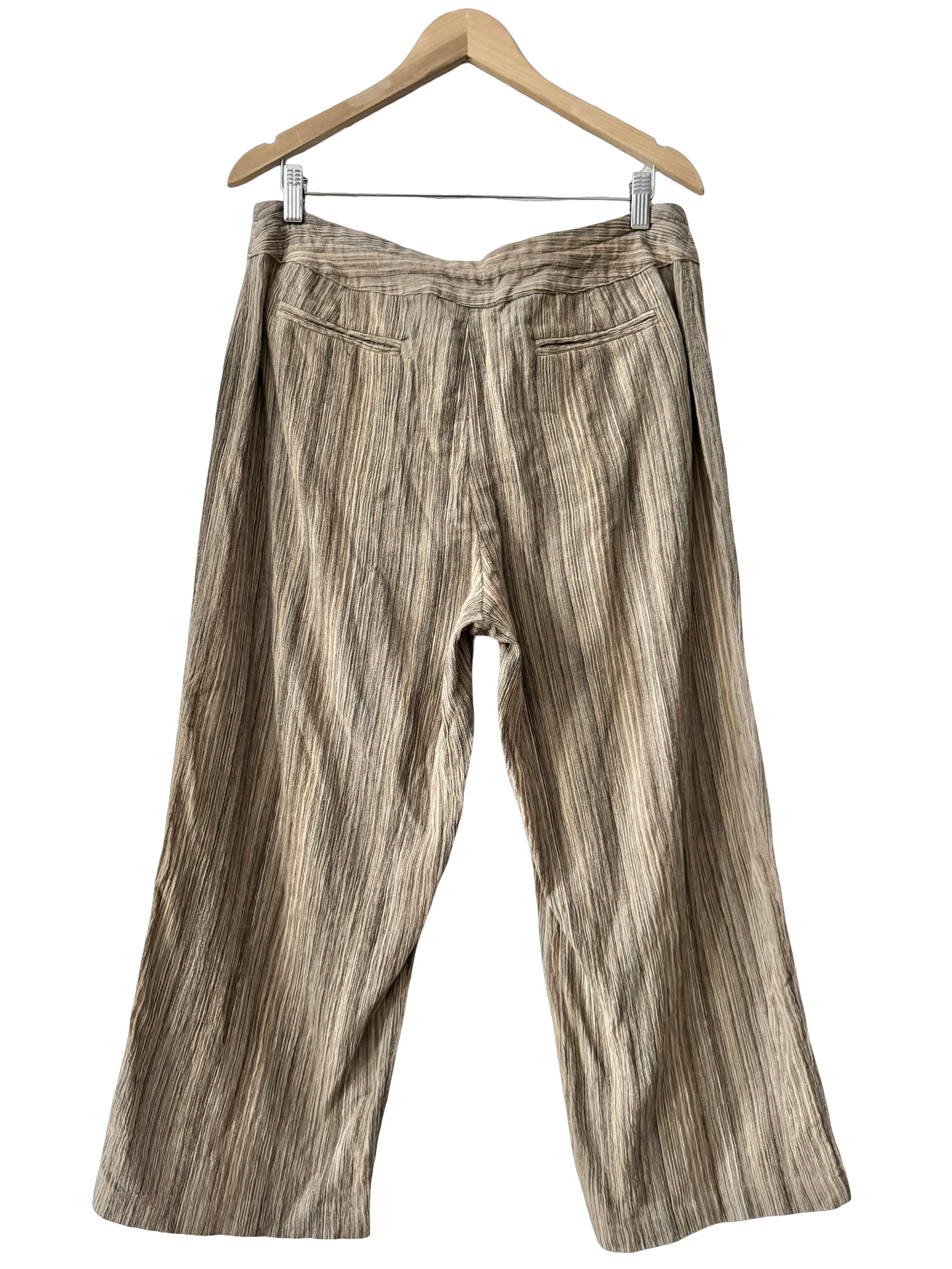 Vintage Y2K Off Duty Capris (M/L)