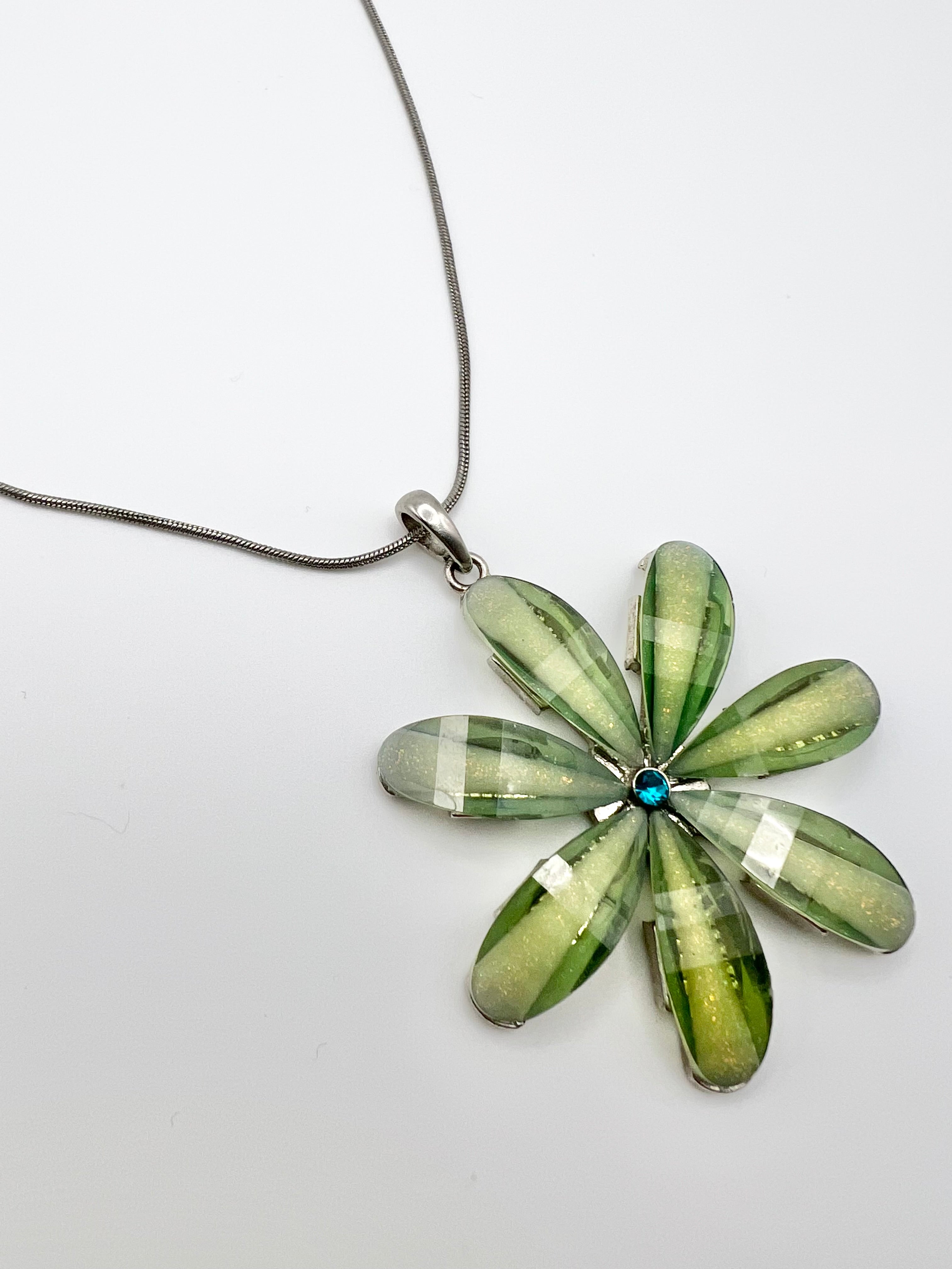 Green Floral Pendant Necklace