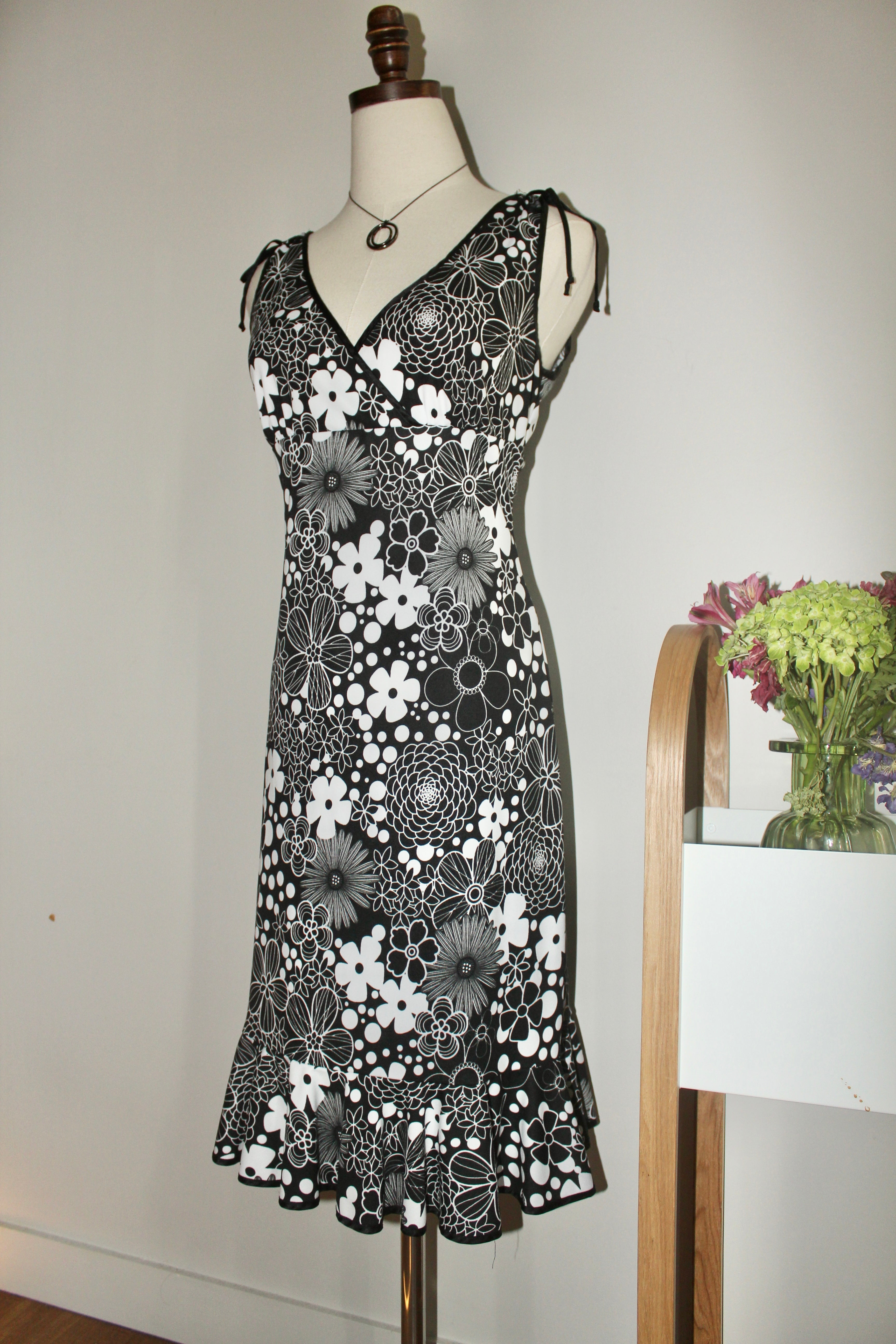 Vintage 90s Floral Greyscale Midi Dress (M)
