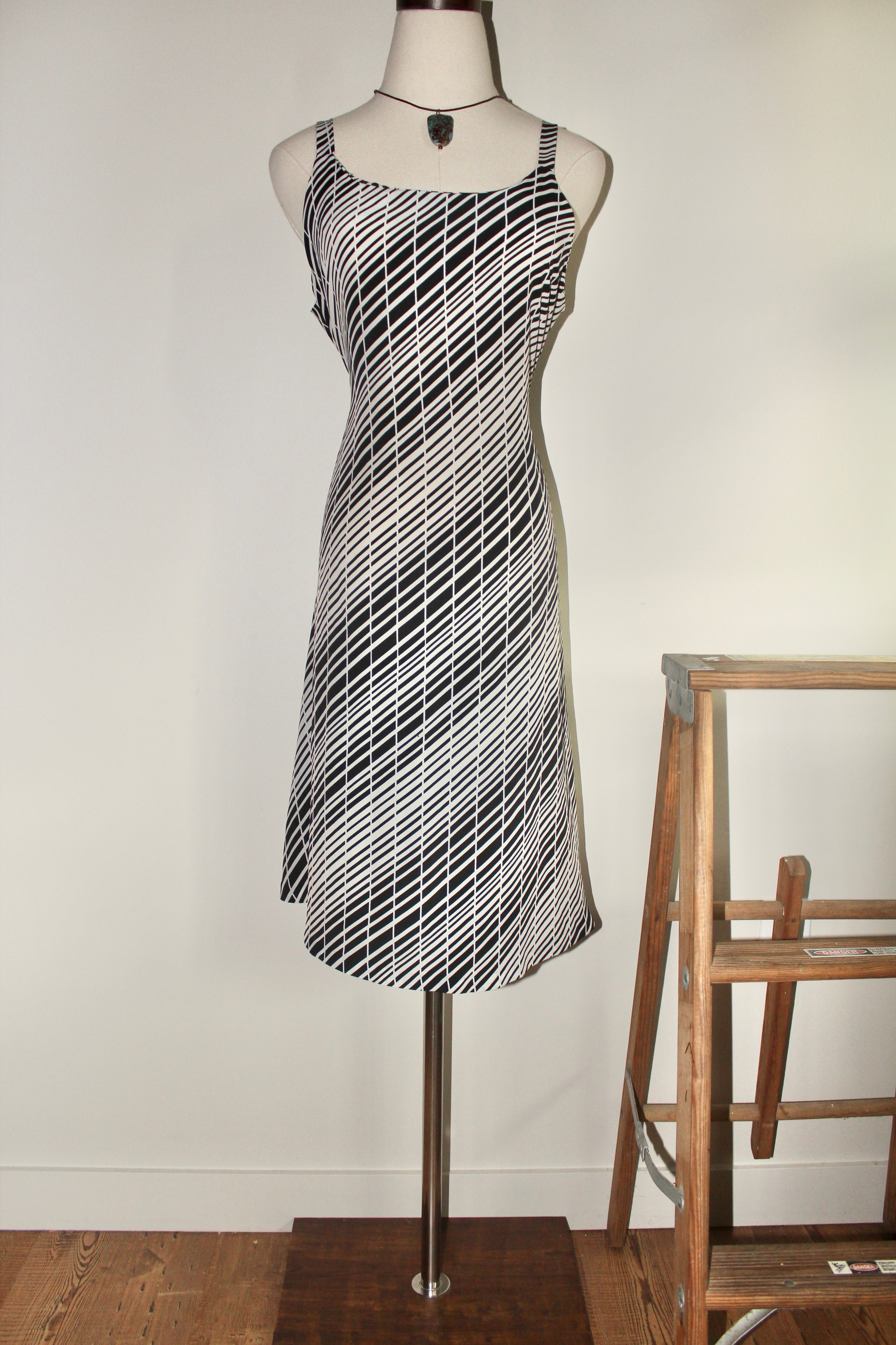 Vintage 90s Greyscale Tie Back Midi Dress (M)