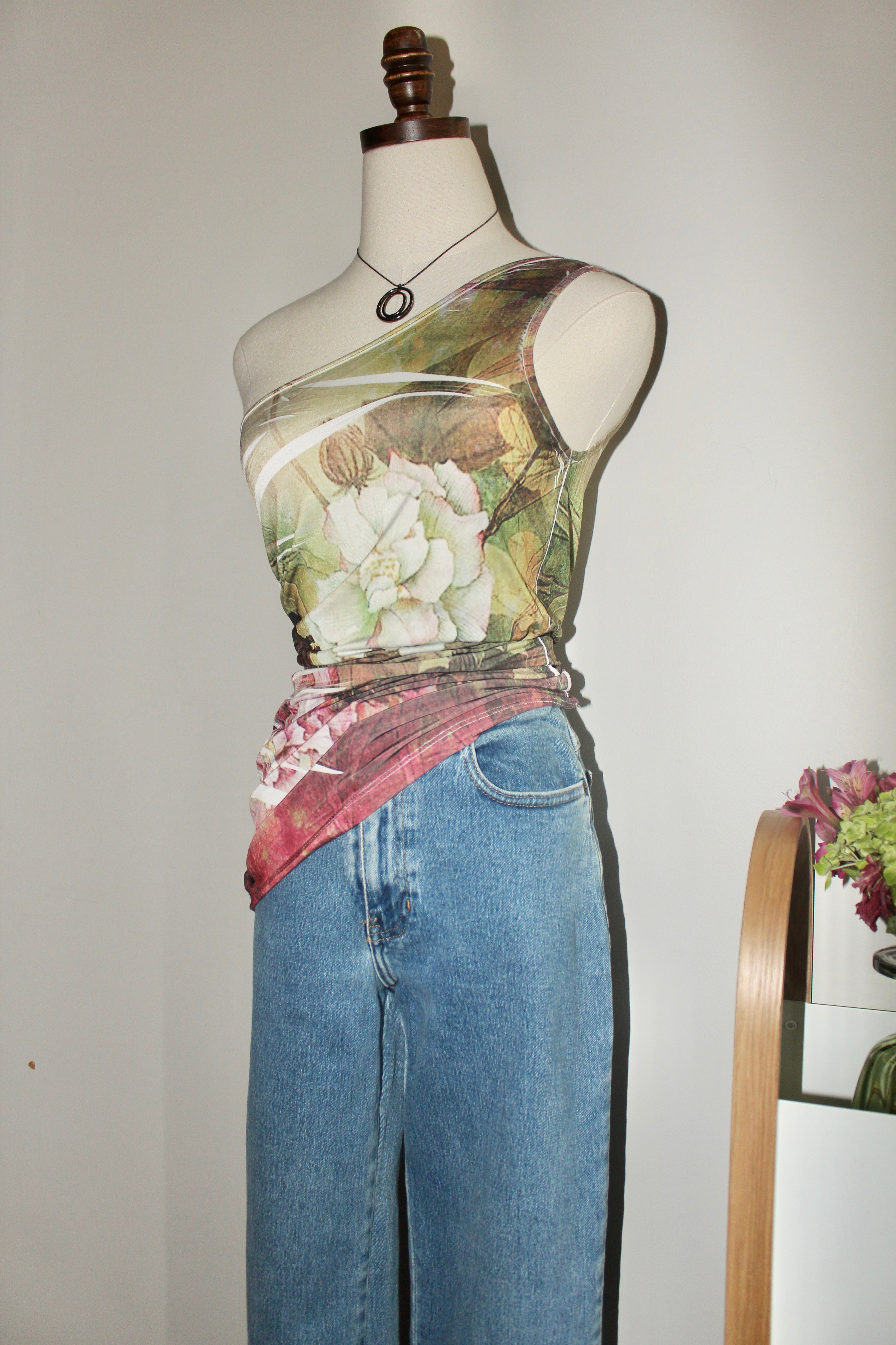 Vintage 90s One Shoulder Graphic Top (M)