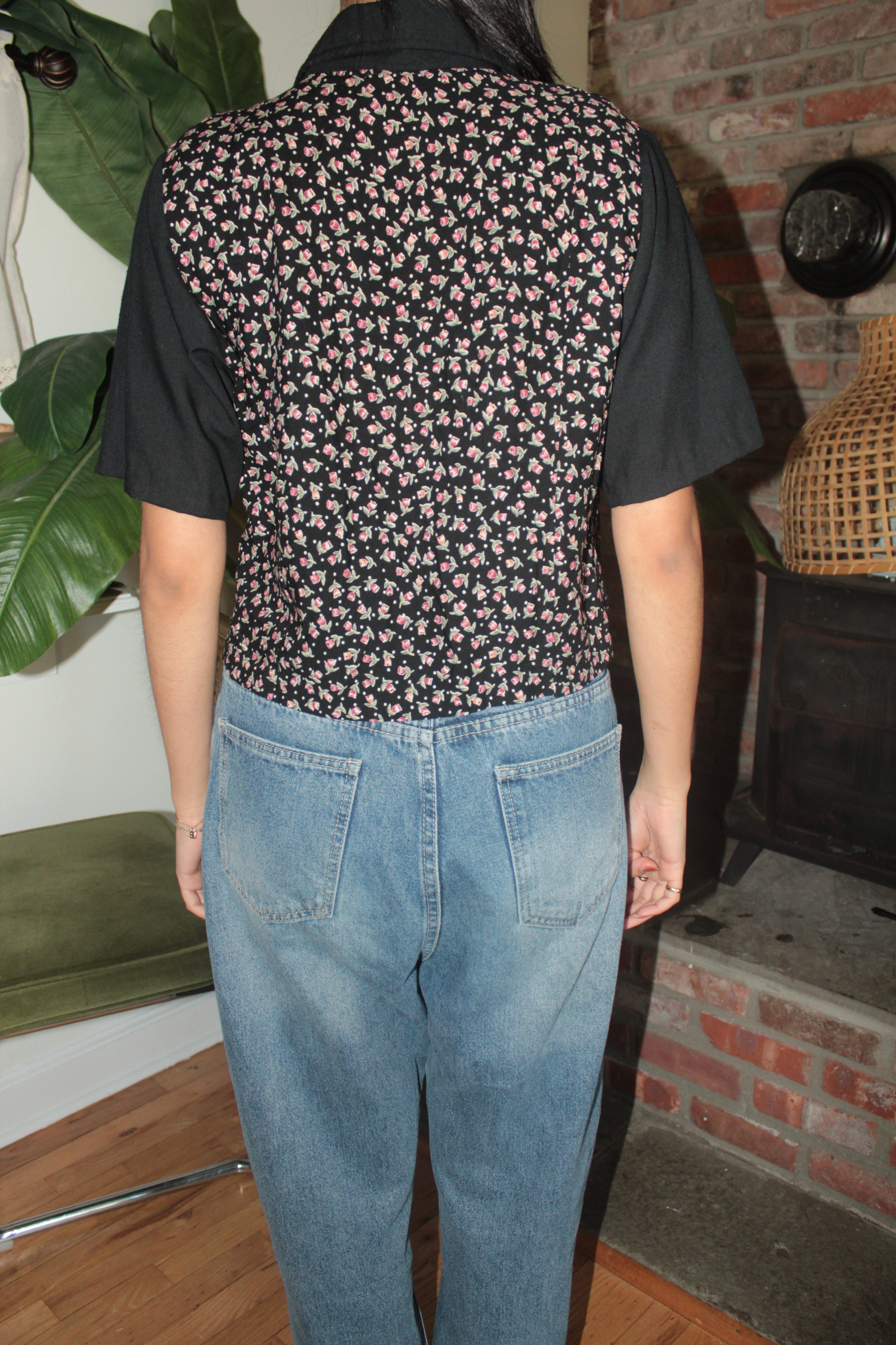 Vintage 90s Noir Ditsy Floral Collared Blouse (M)