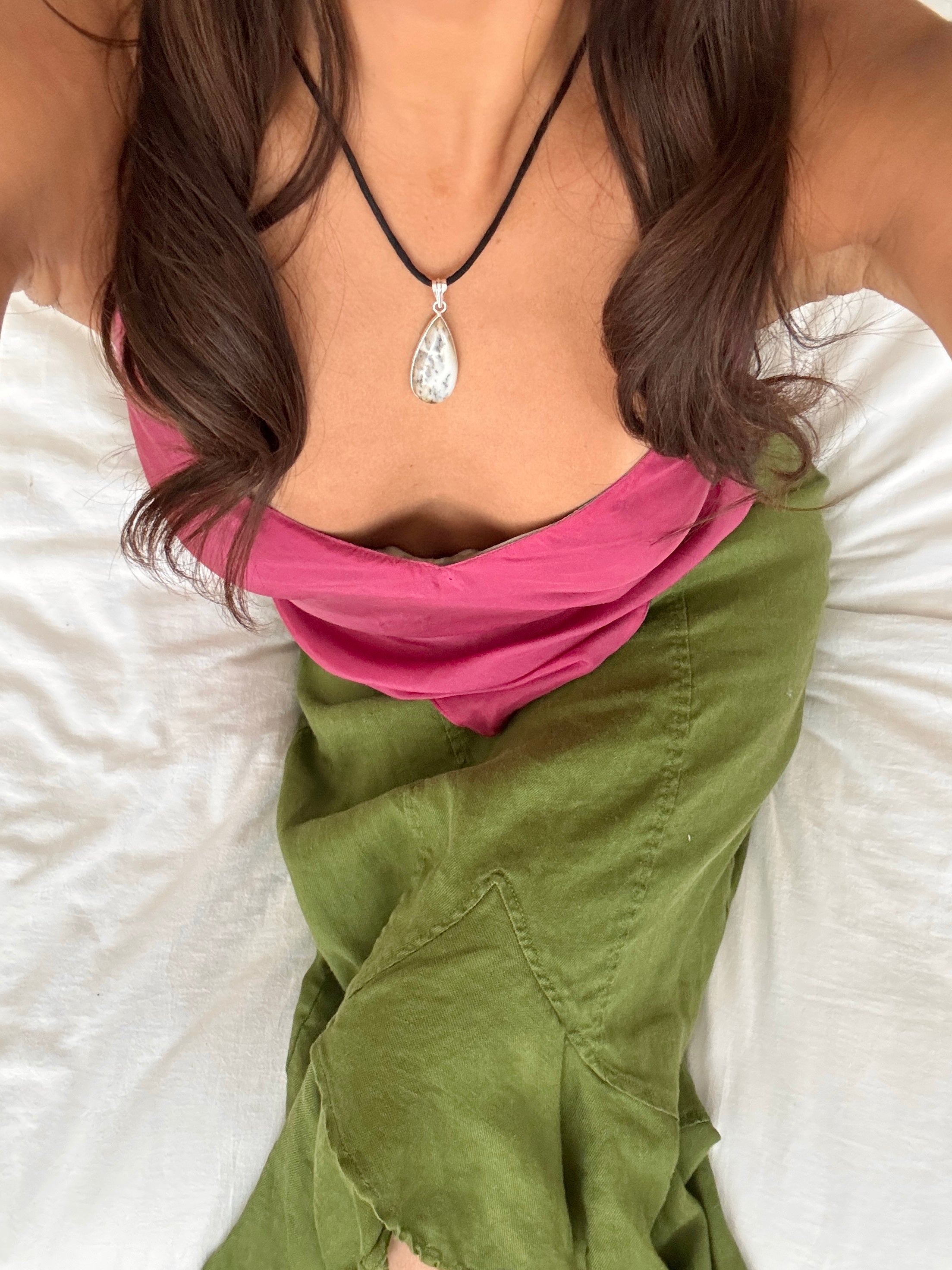 Cream Vein Pendant Necklace