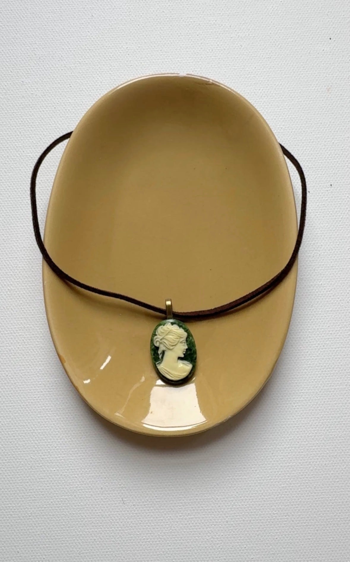 Vintage 90s Moss Cameo Choker