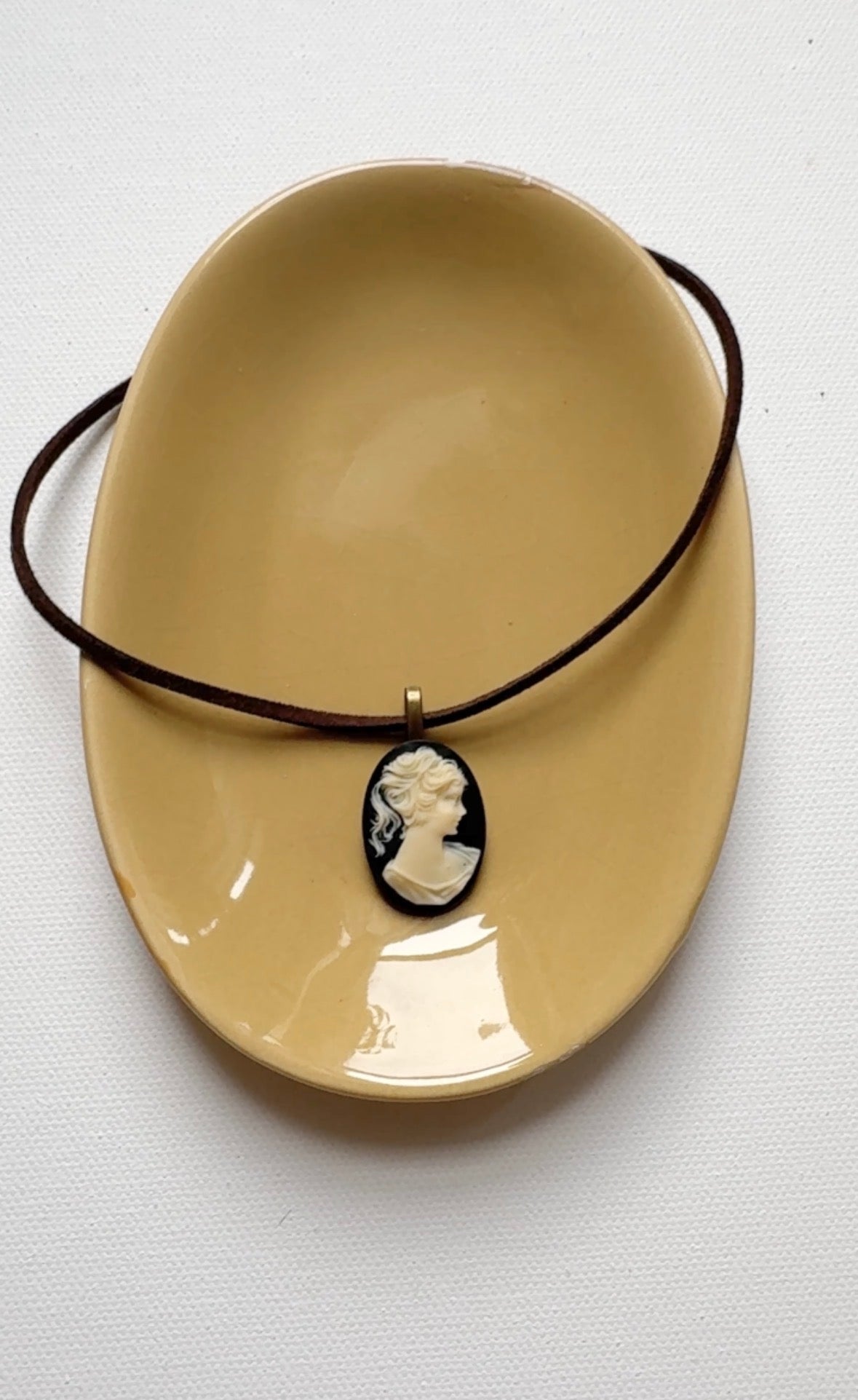 Vintage 90s Noir Cameo Choker