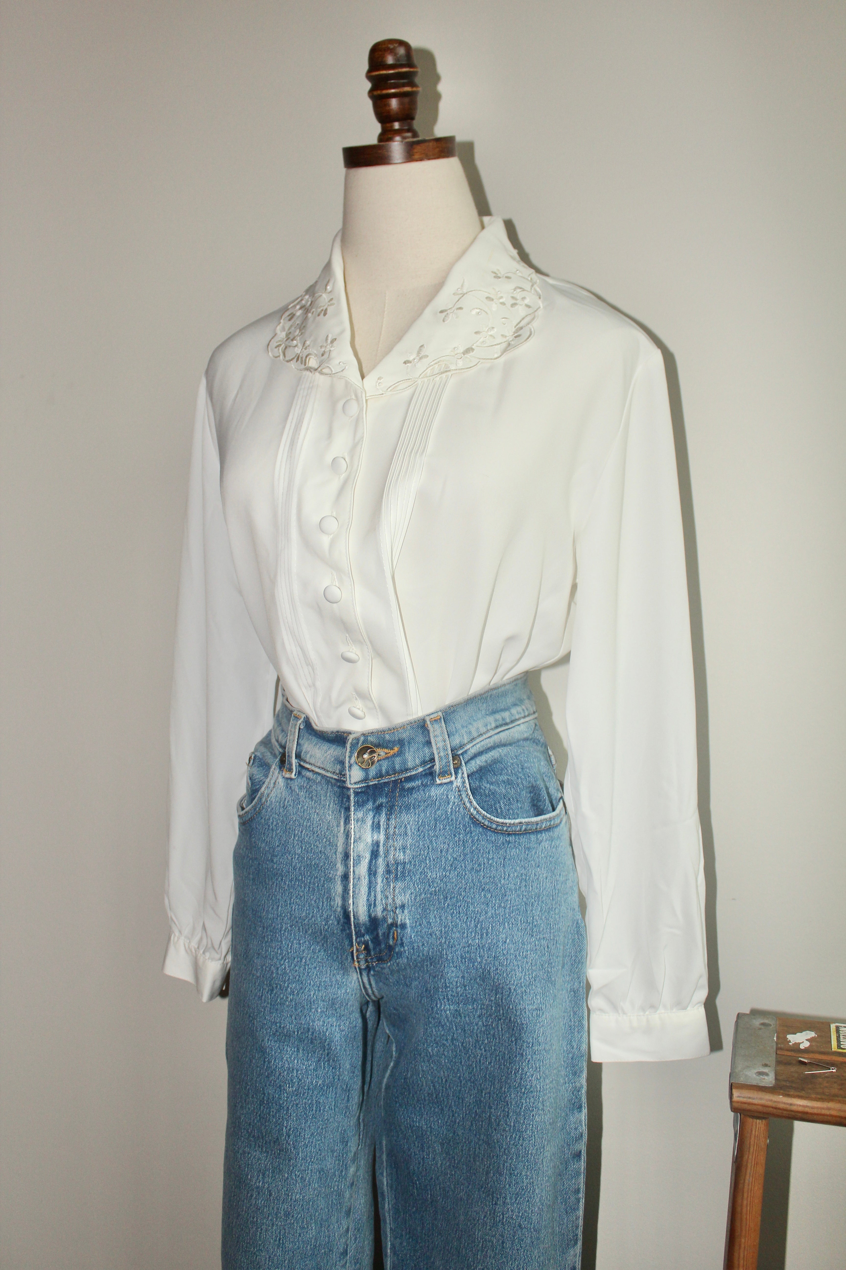 Vintage 90s Dainty Ivory Button Up (M)
