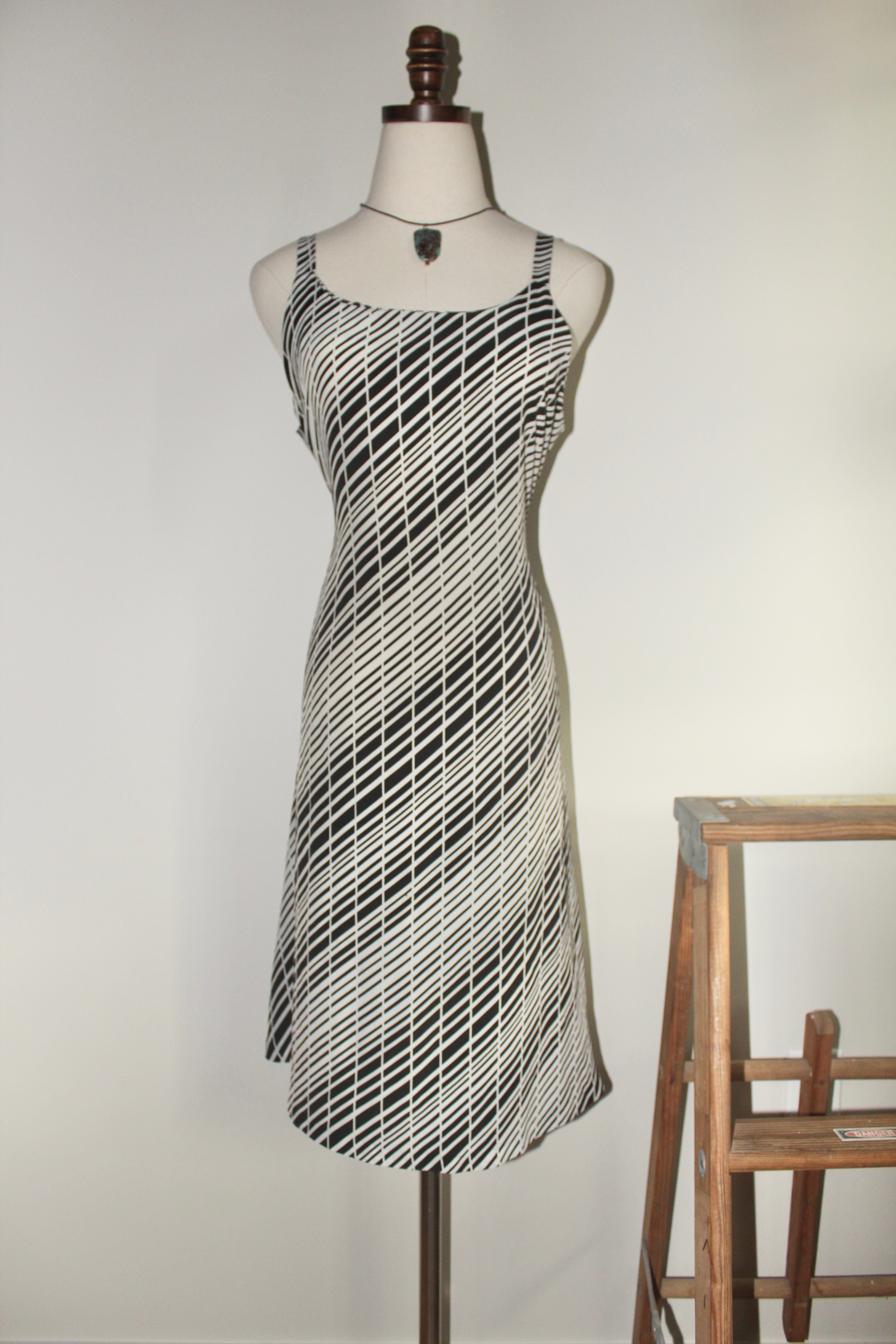 Vintage 90s Greyscale Tie Back Midi Dress (M)