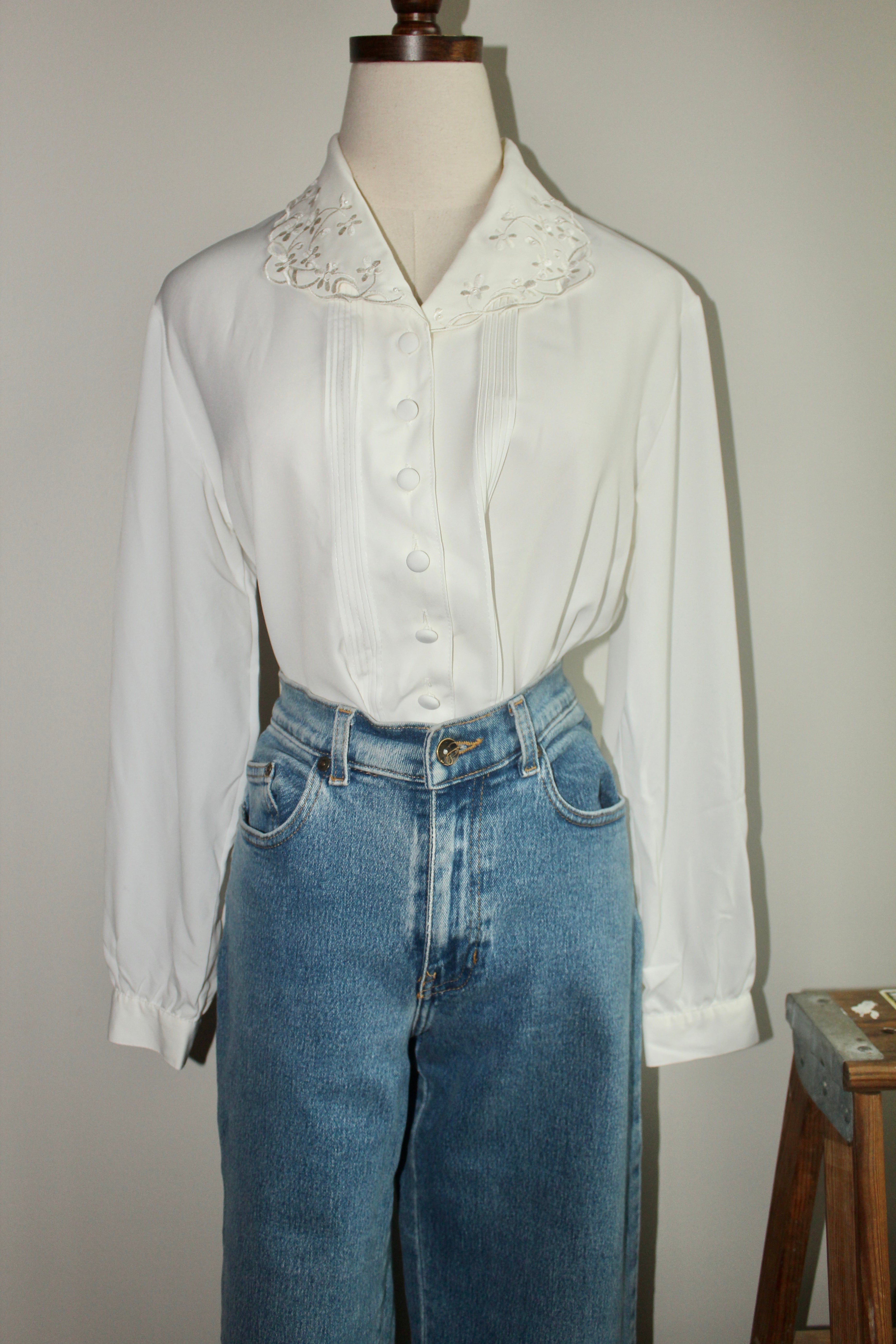 Vintage 90s Dainty Ivory Button Up (M)