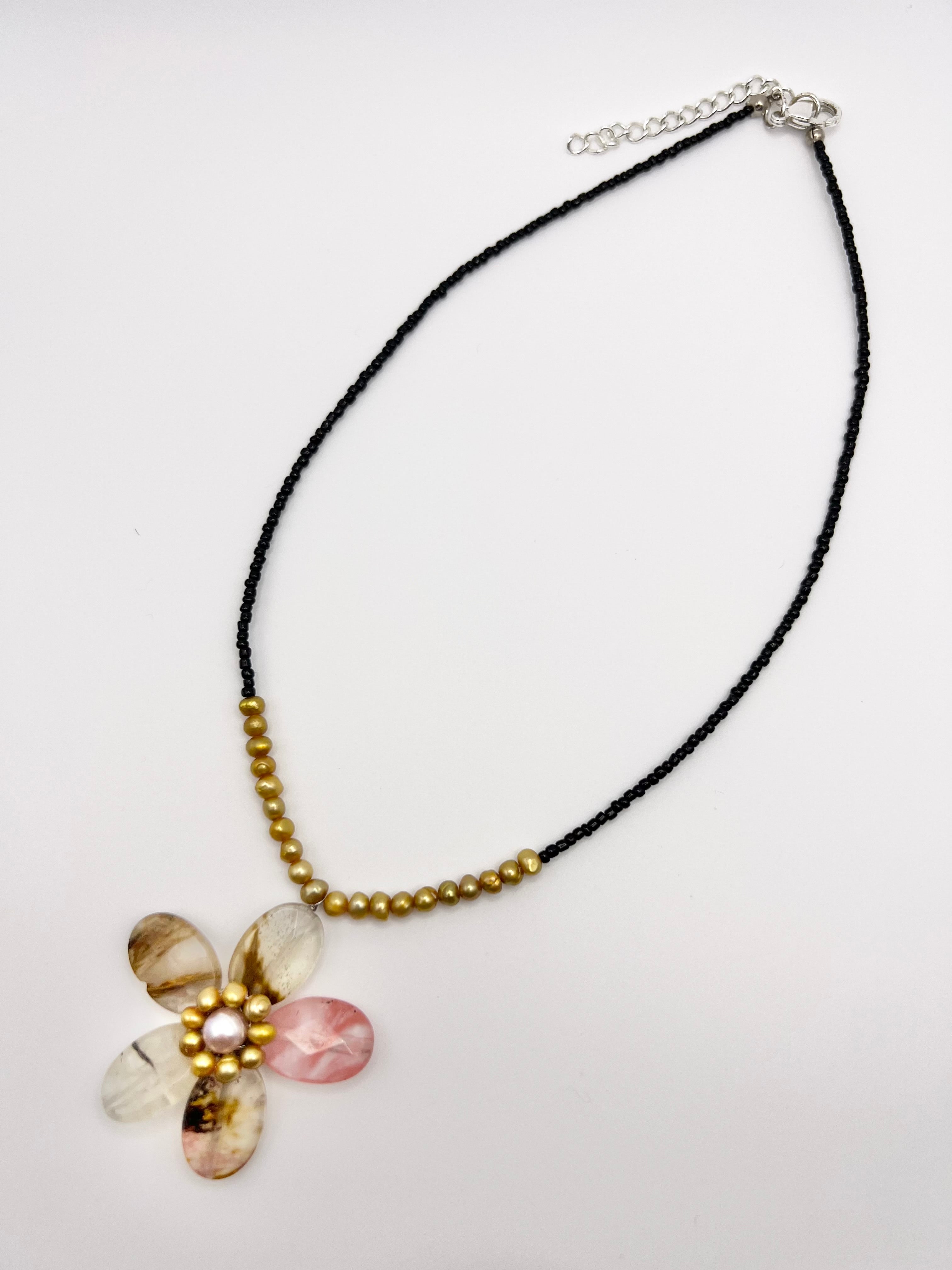 Retro Floral Pendant Necklace