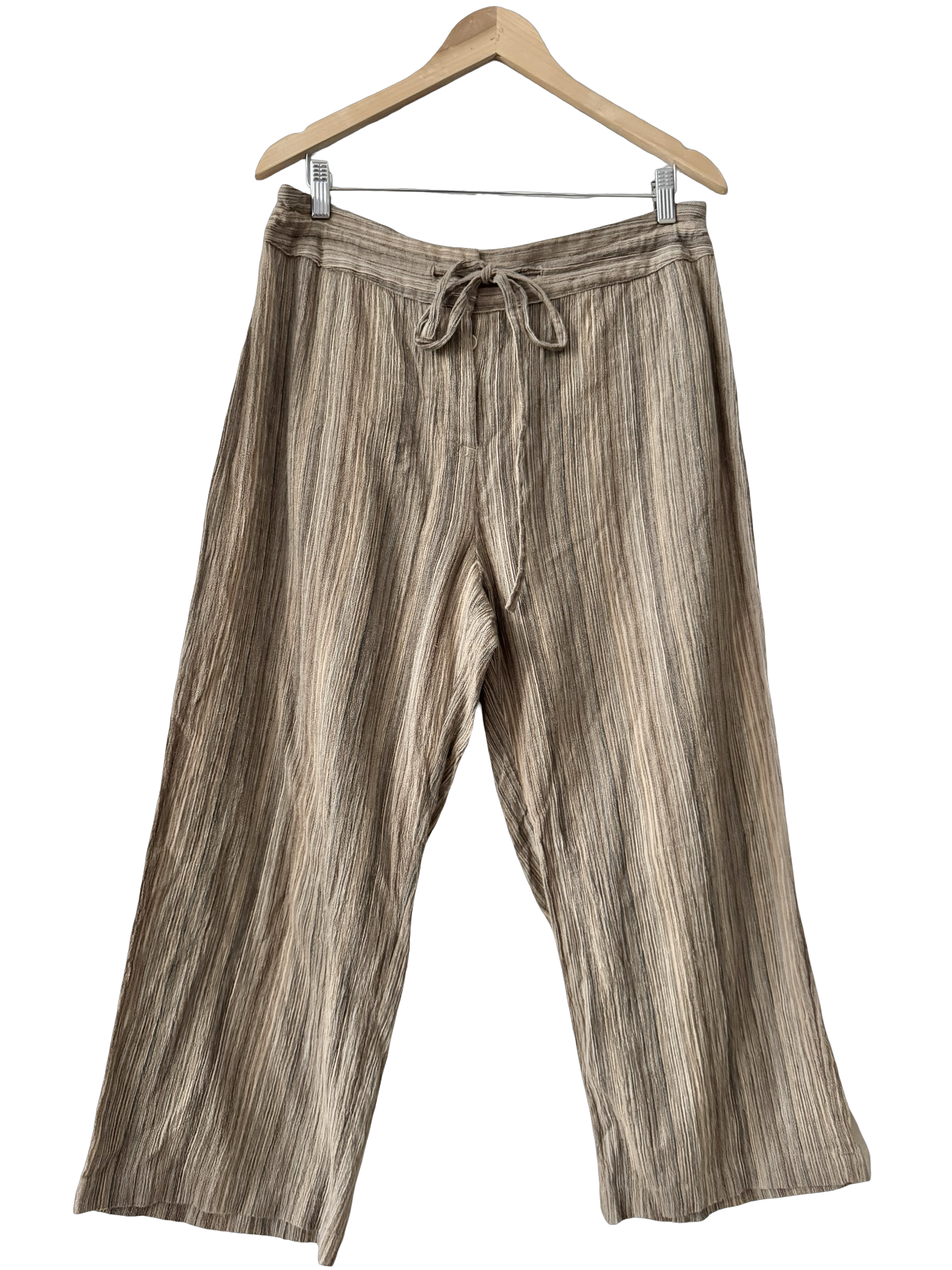 Vintage Y2K Off Duty Capris (M/L)