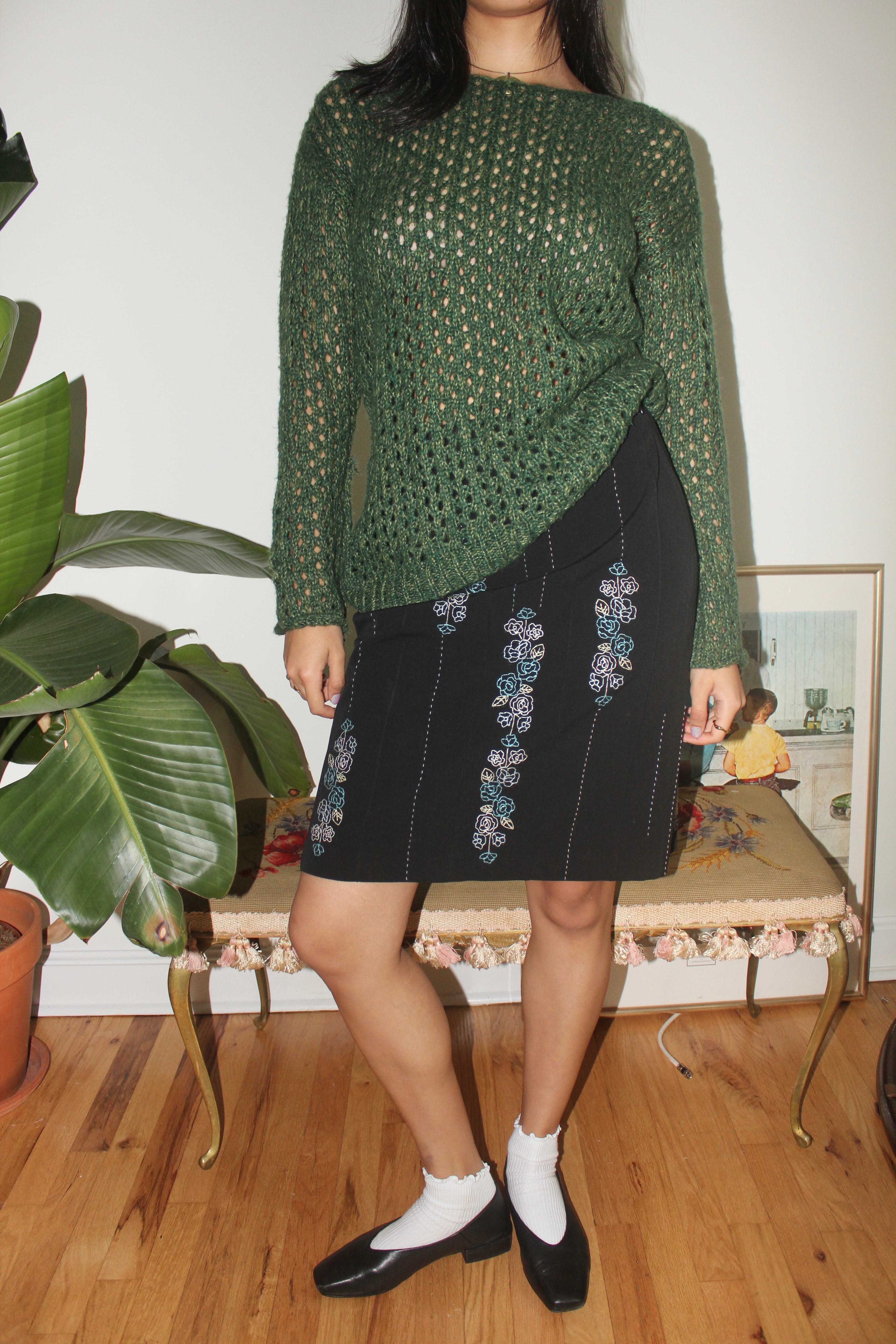 Vintage 90s Black Floral-Embroidered Skirt  (M)