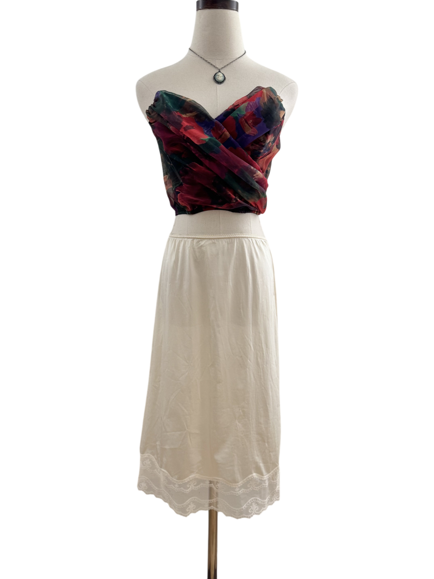 Vintage80s Ivory Lace Slip Skirt (S/M)