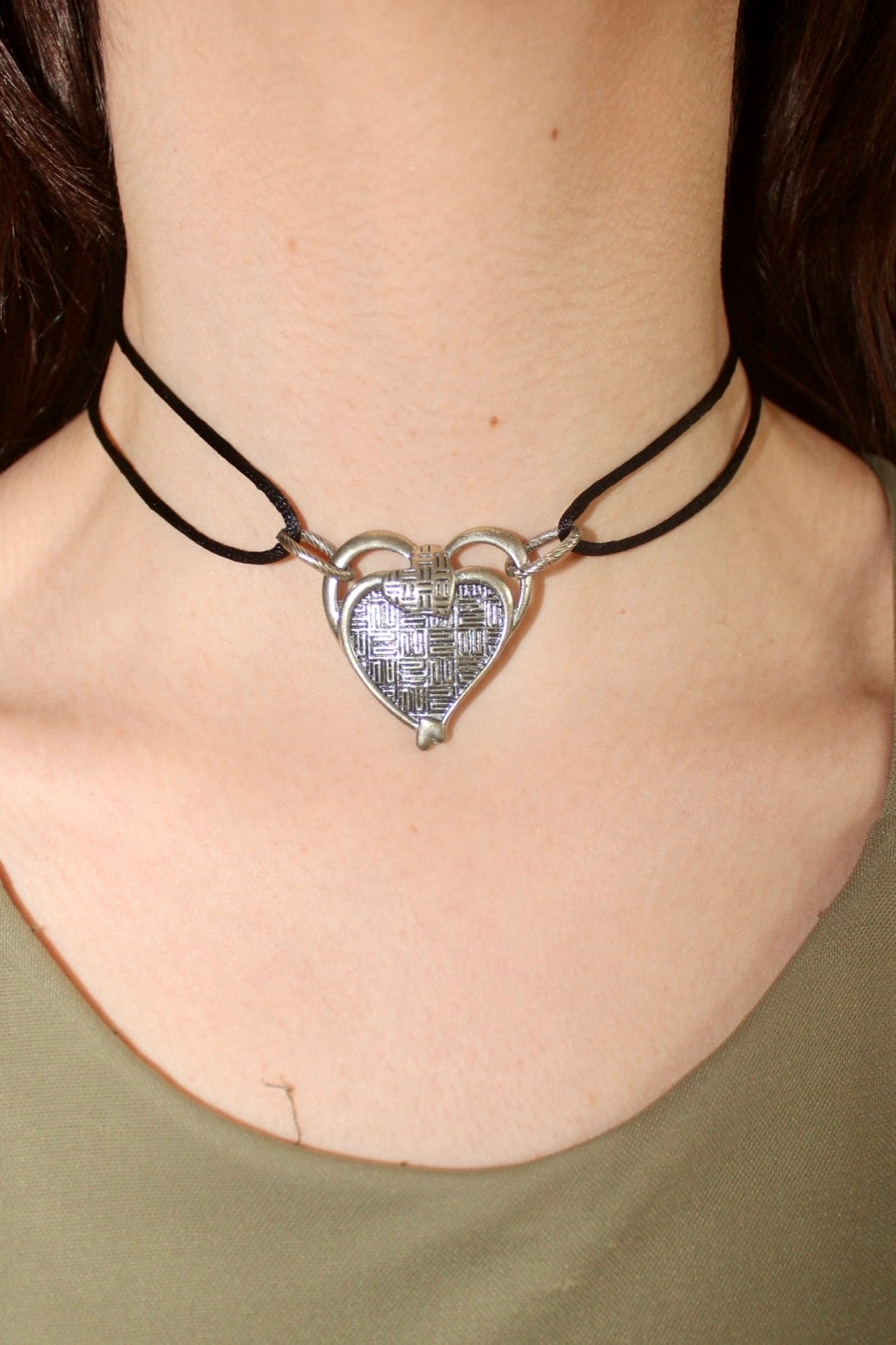 Vintage Style Silver Heart Pendant Choker
