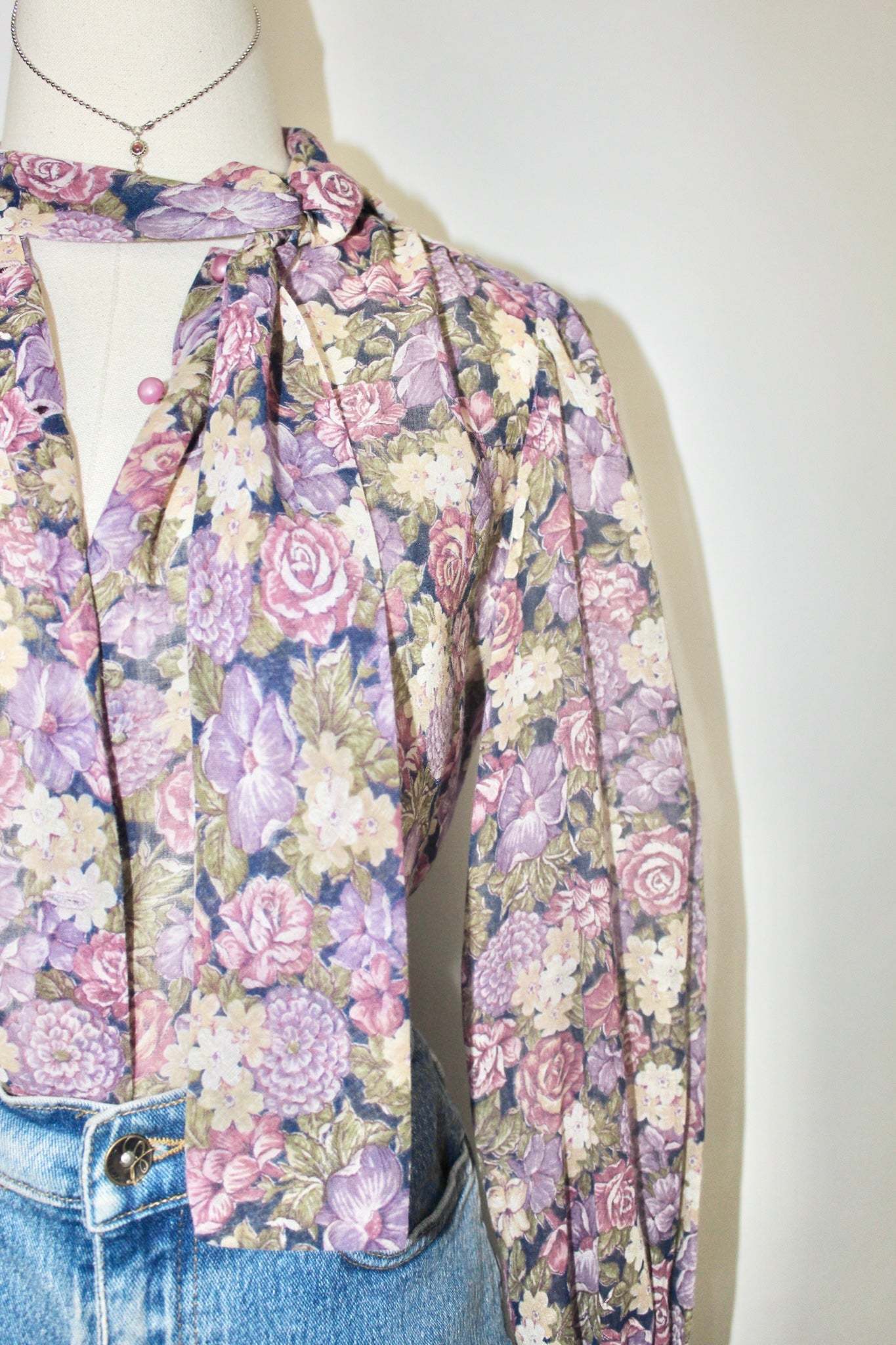 Vintage 90s Floral Button Up Tie Blouse (M)
