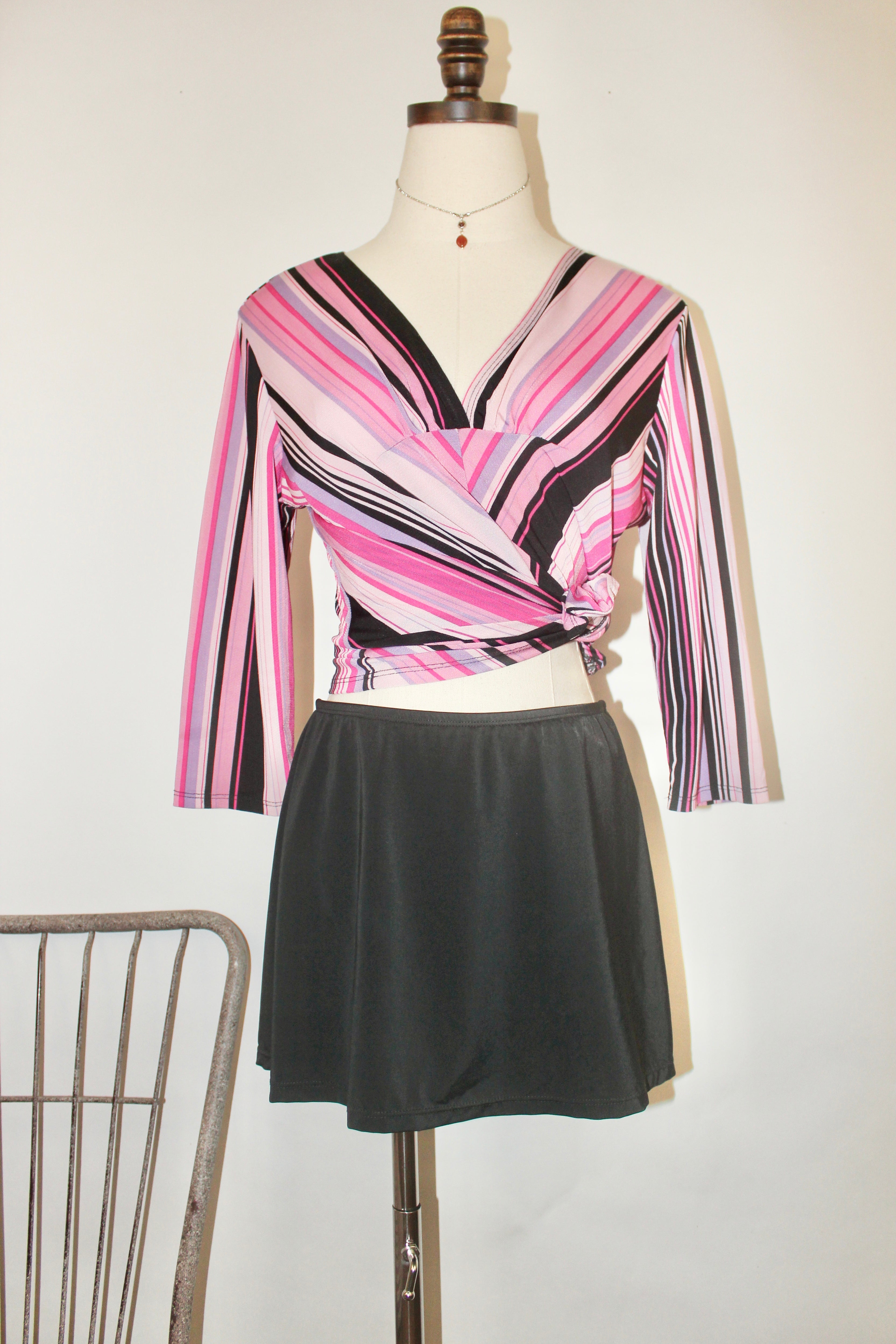 Vintage 90s Abstract Striped V Knit (M)
