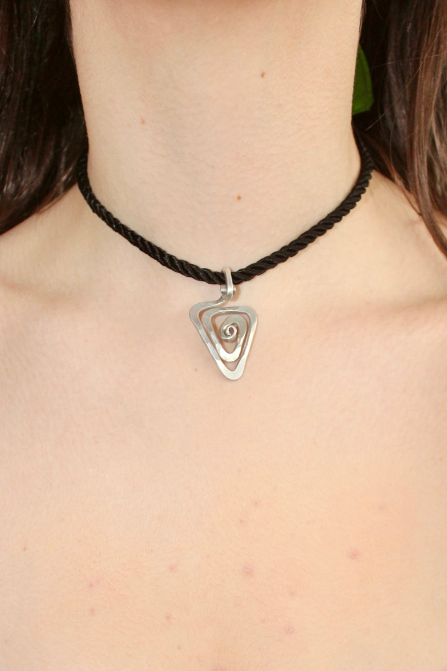 Metal Triangular Swirl Rope Choker