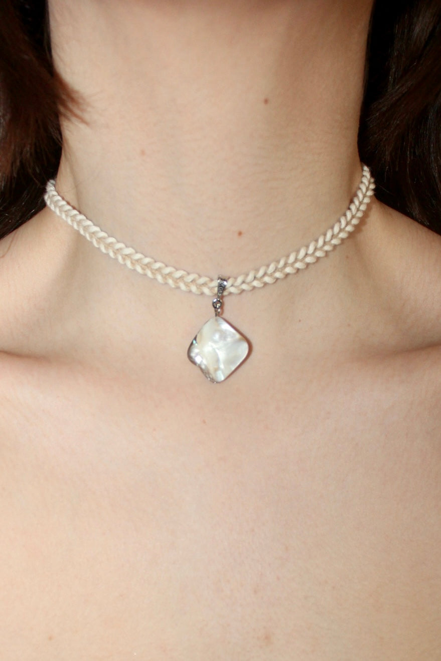 Dainty Diamond Shaped Stone Style Choker