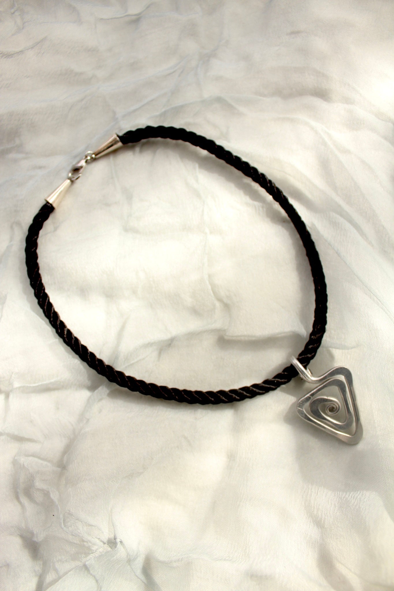 Metal Triangular Swirl Rope Choker