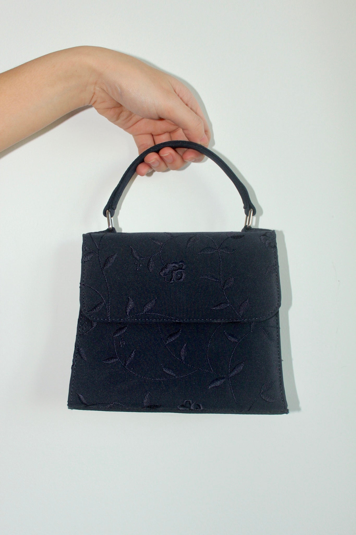 Vintage 90s Embroidered Navy Purse